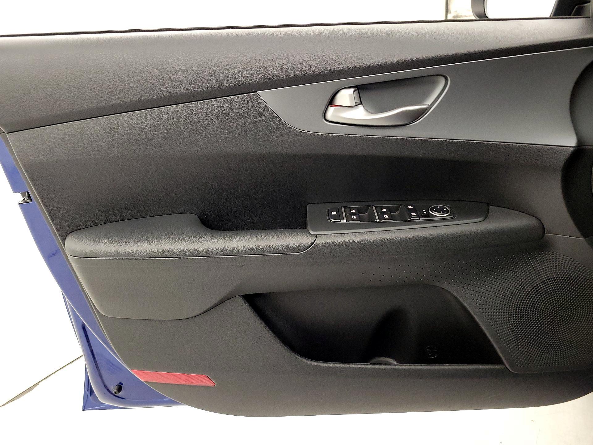 Thumbnail: 2021 Kia Forte - 12