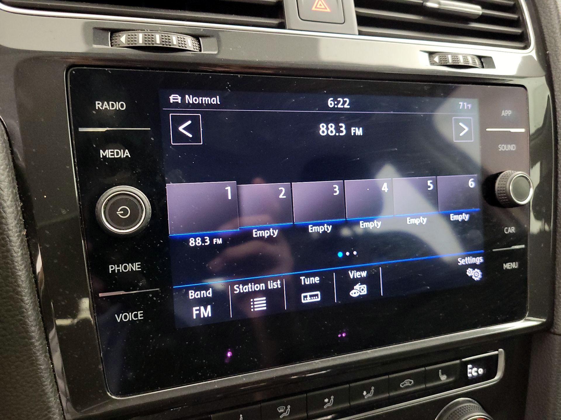 Thumbnail: 2019 Volkswagen e-Golf - 15