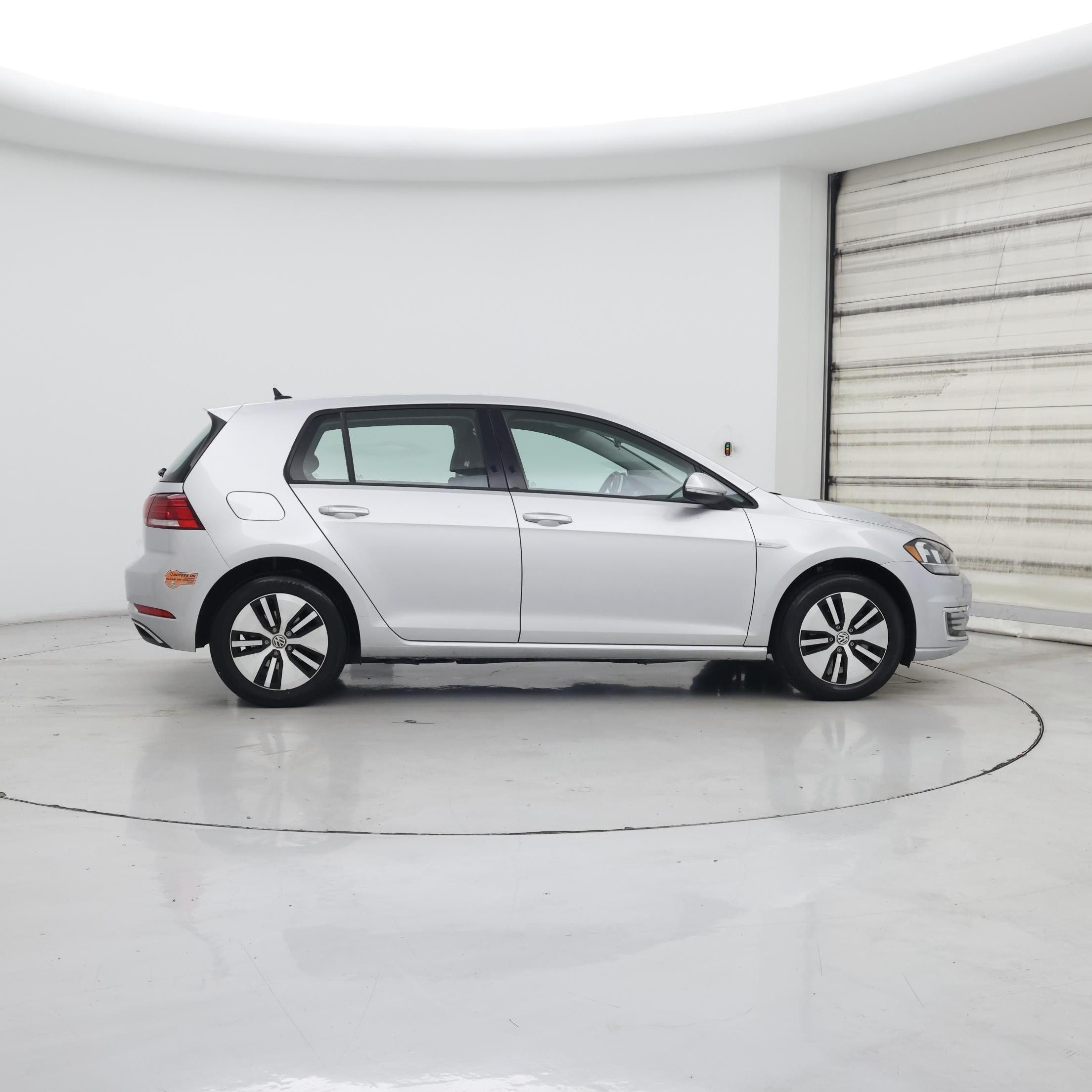 Thumbnail: 2019 Volkswagen e-Golf - 7