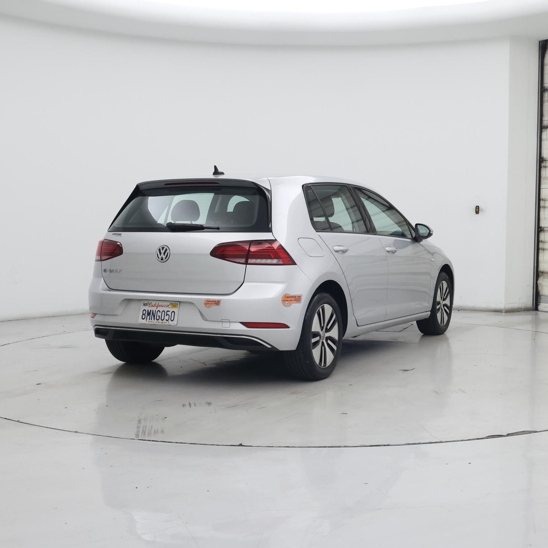 Thumbnail: 2019 Volkswagen e-Golf - 8