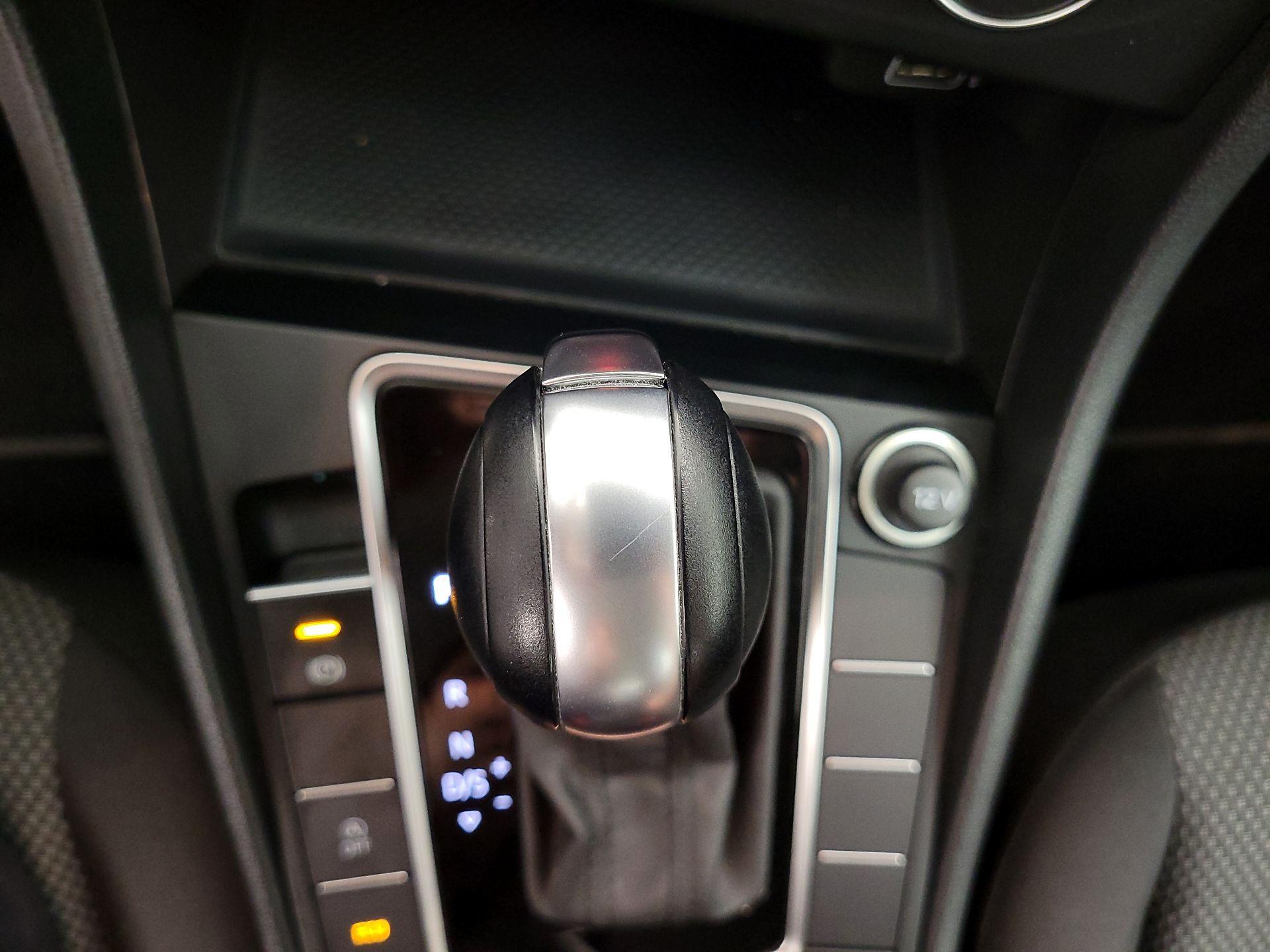 Thumbnail: 2019 Volkswagen Jetta - 17