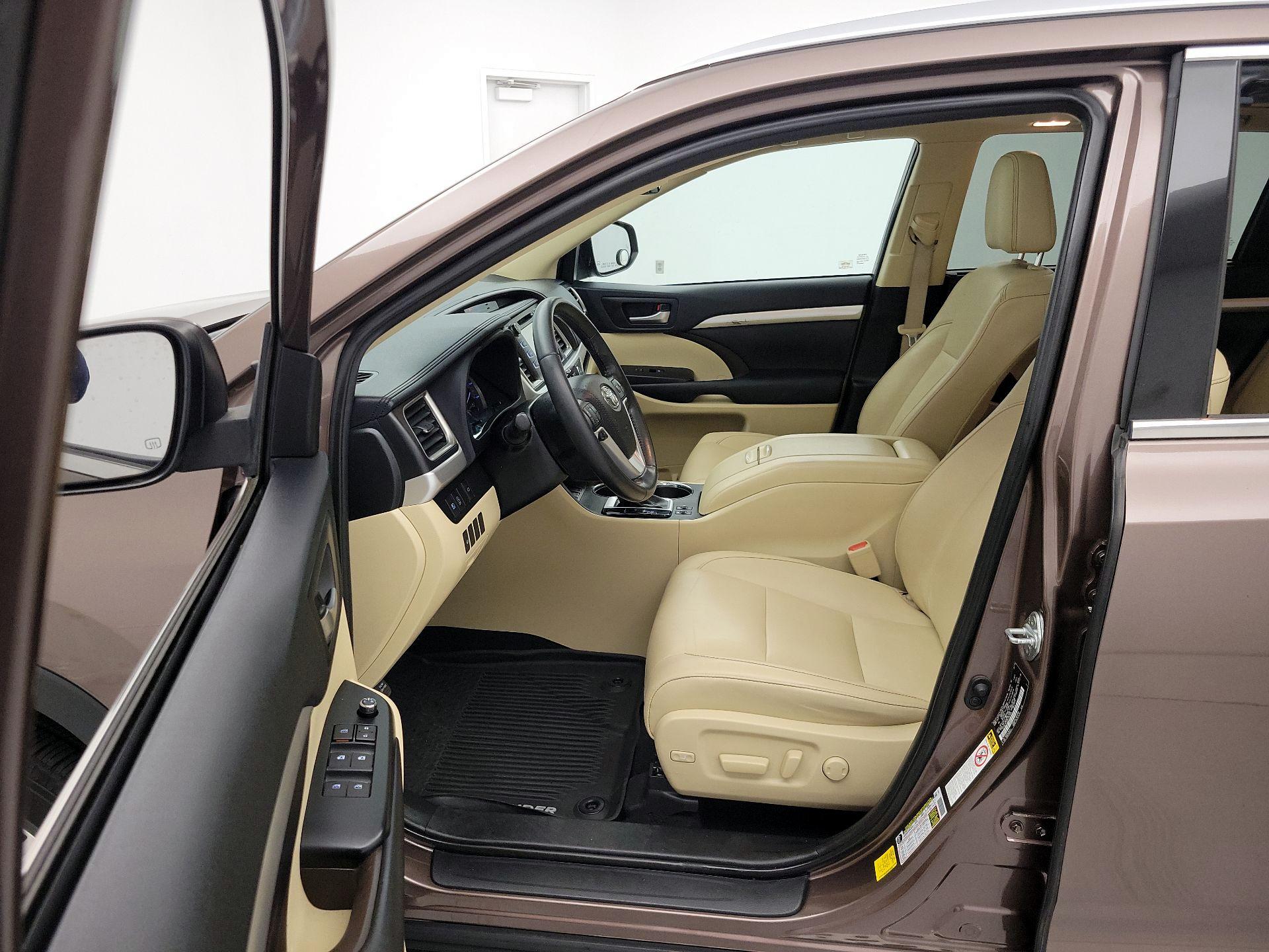Thumbnail: 2019 Toyota Highlander - 11