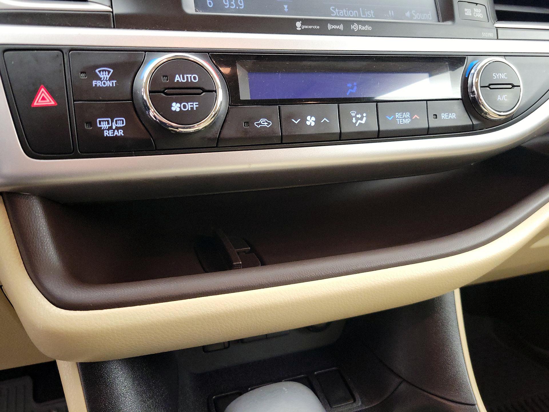 Thumbnail: 2019 Toyota Highlander - 17