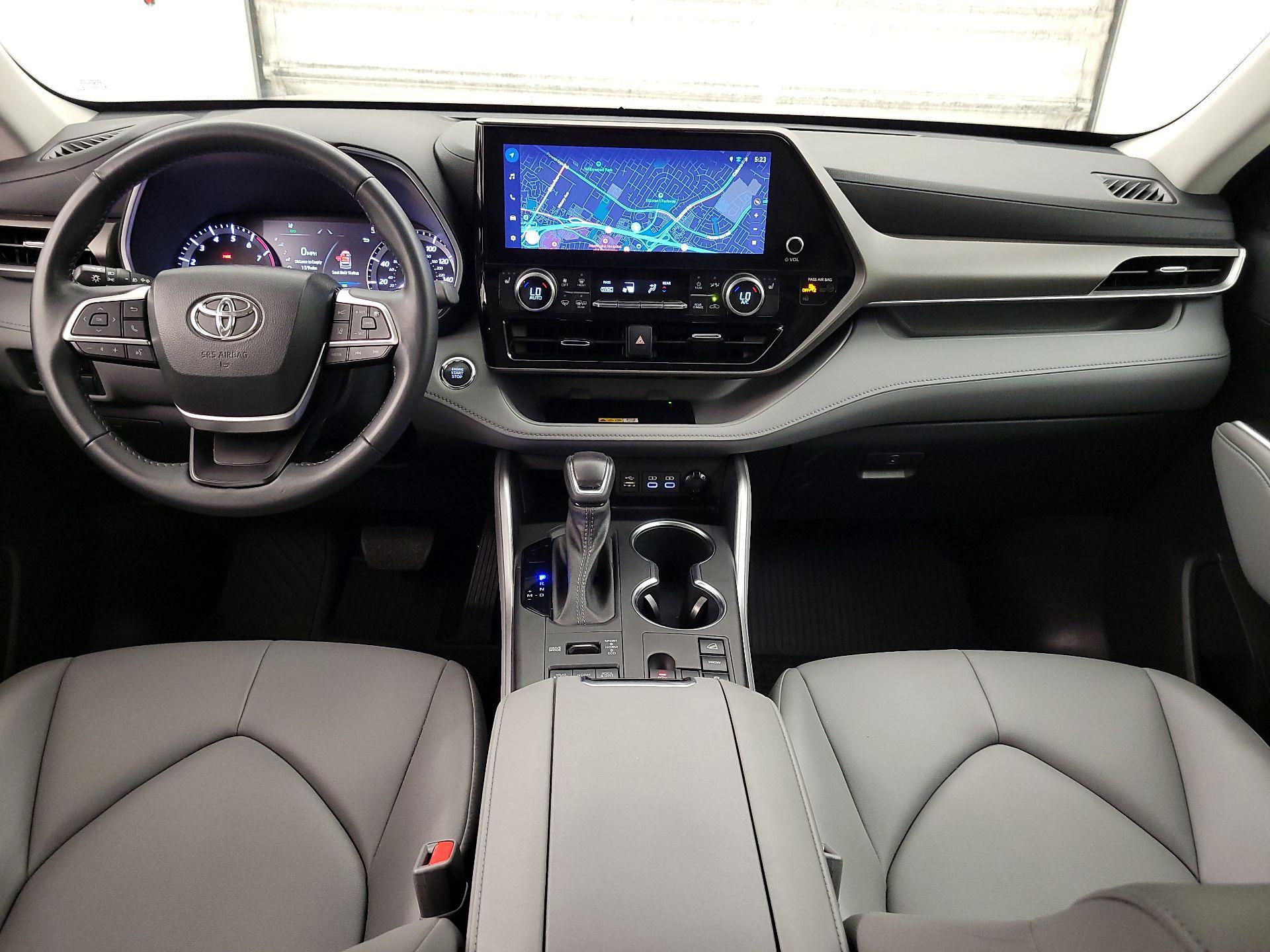 Thumbnail: 2023 Toyota Highlander - 9