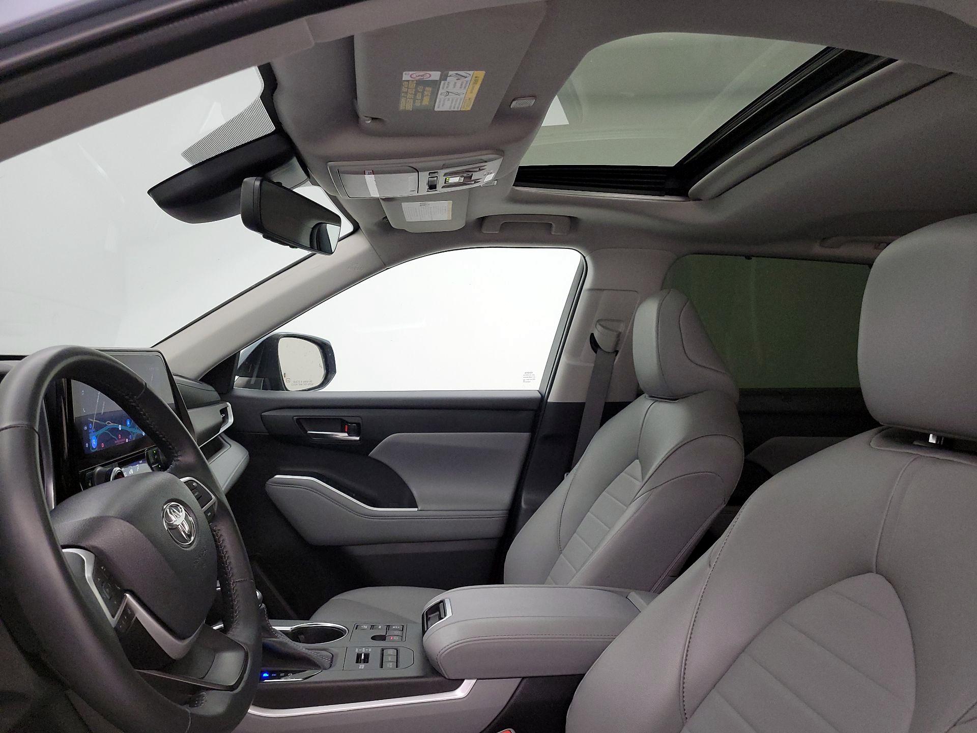 Thumbnail: 2023 Toyota Highlander - 20