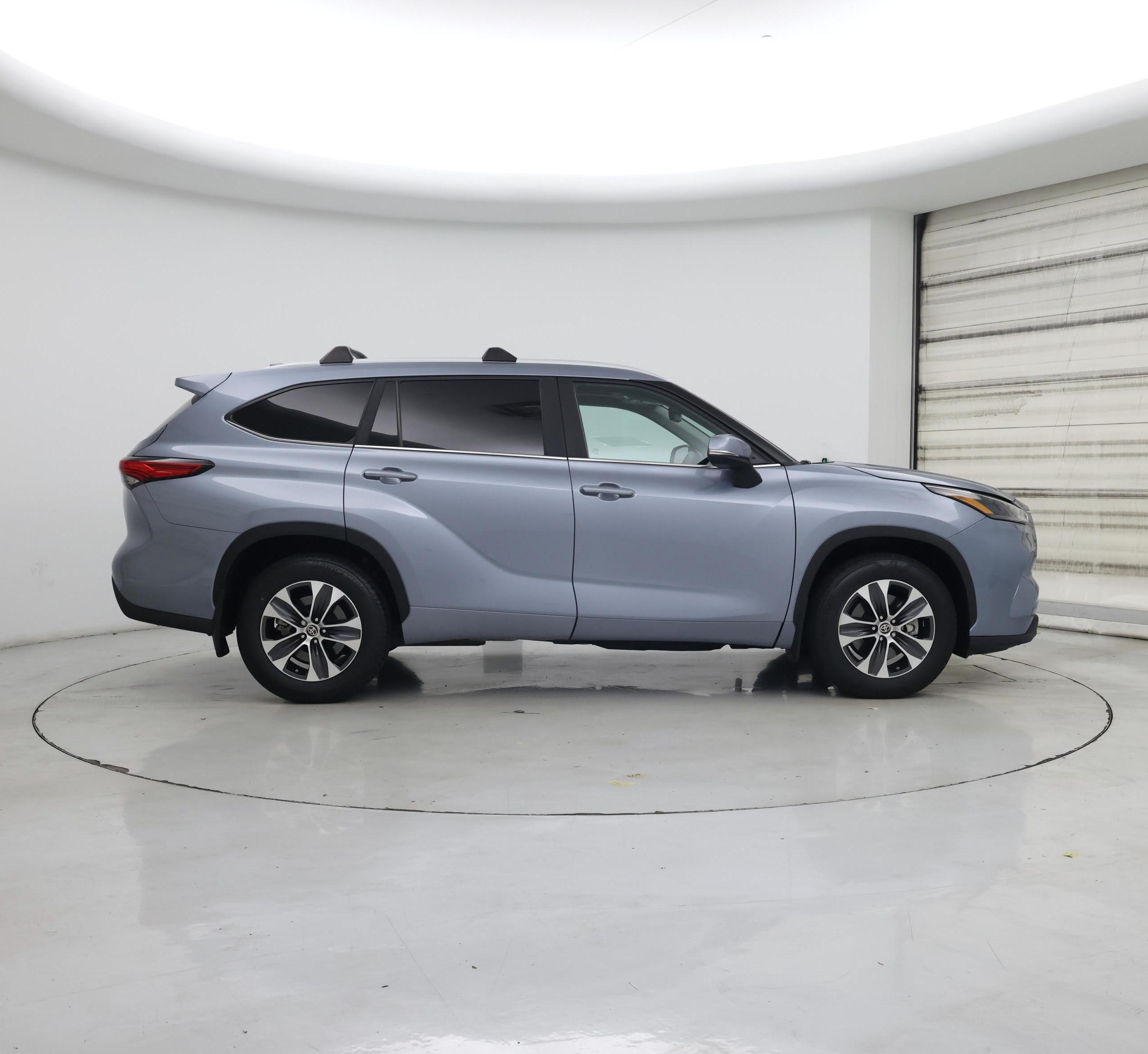 Thumbnail: 2023 Toyota Highlander - 7