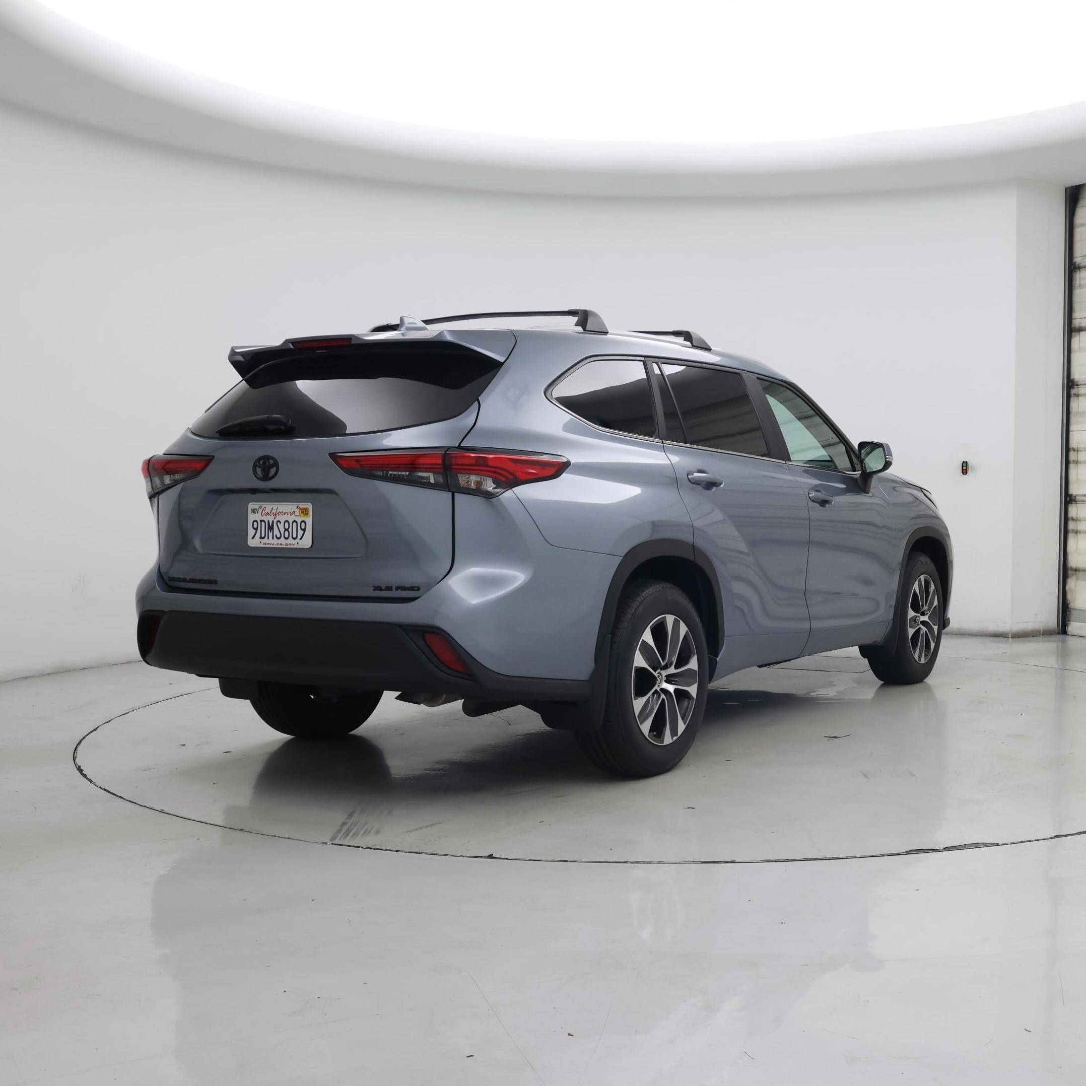 Thumbnail: 2023 Toyota Highlander - 8