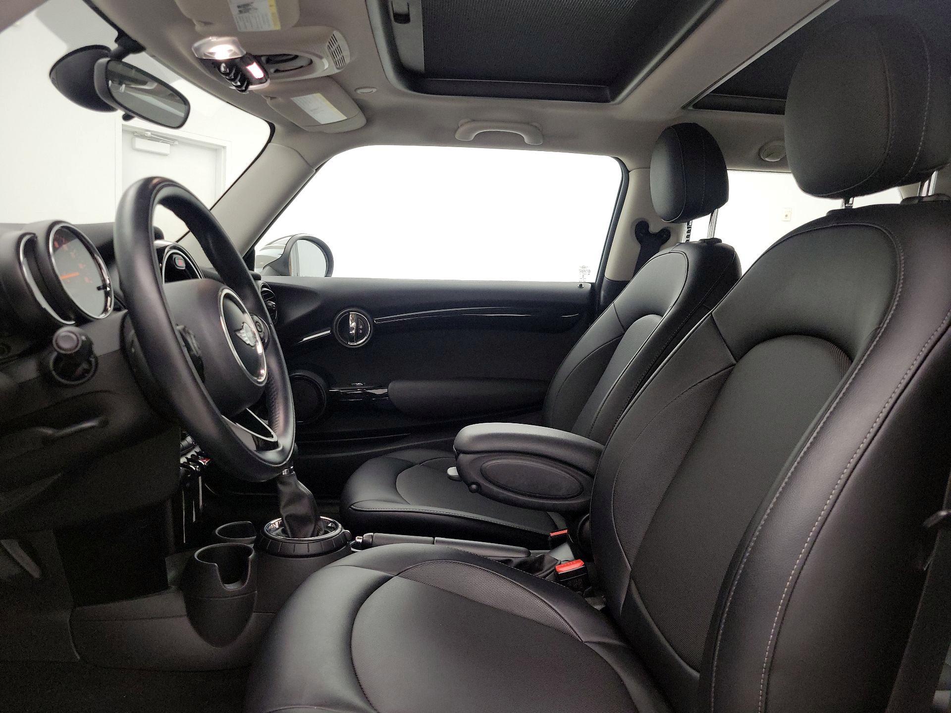 Thumbnail: 2016 MINI Cooper Hardtop - 11