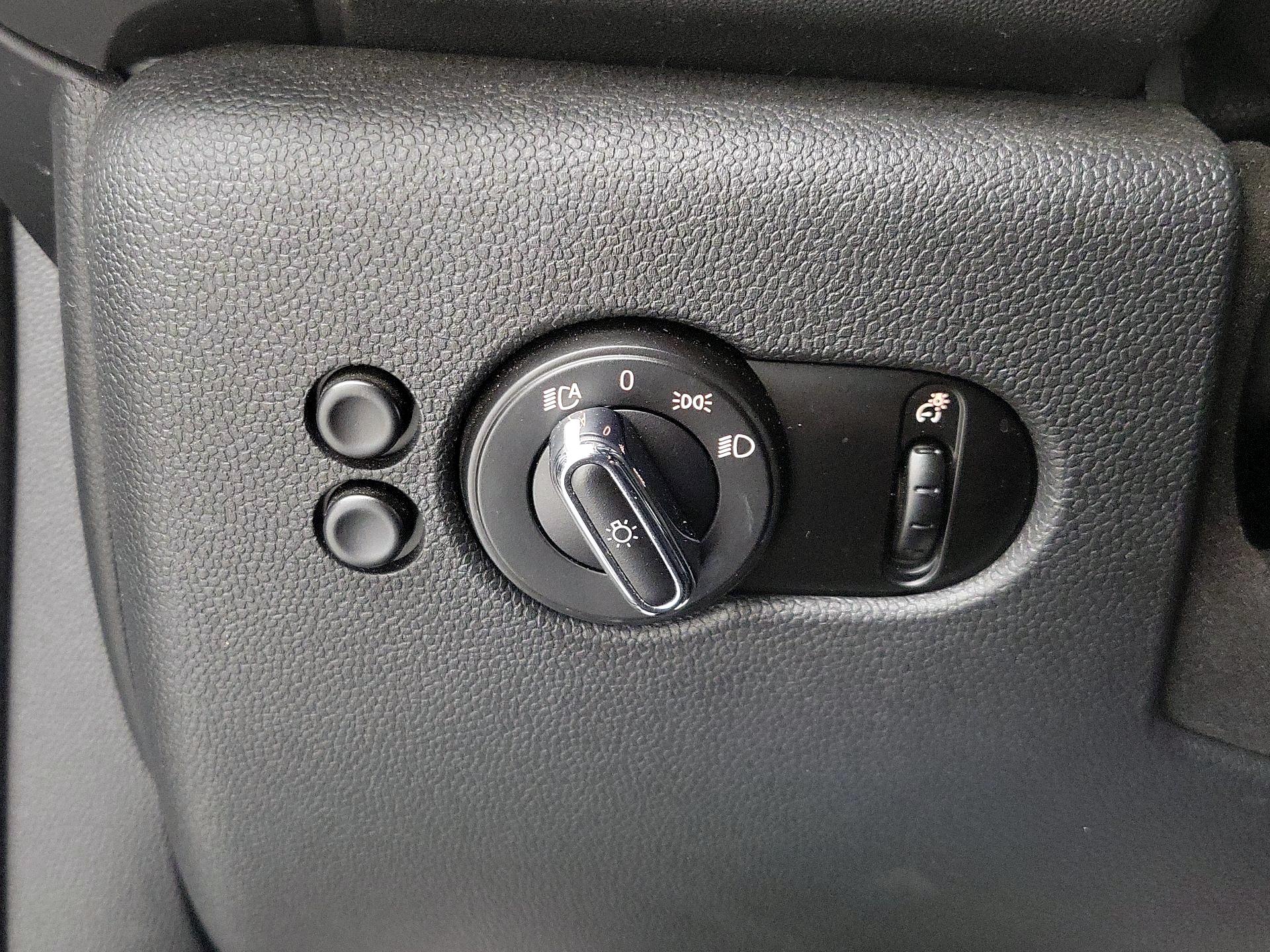 Thumbnail: 2016 MINI Cooper Hardtop - 13