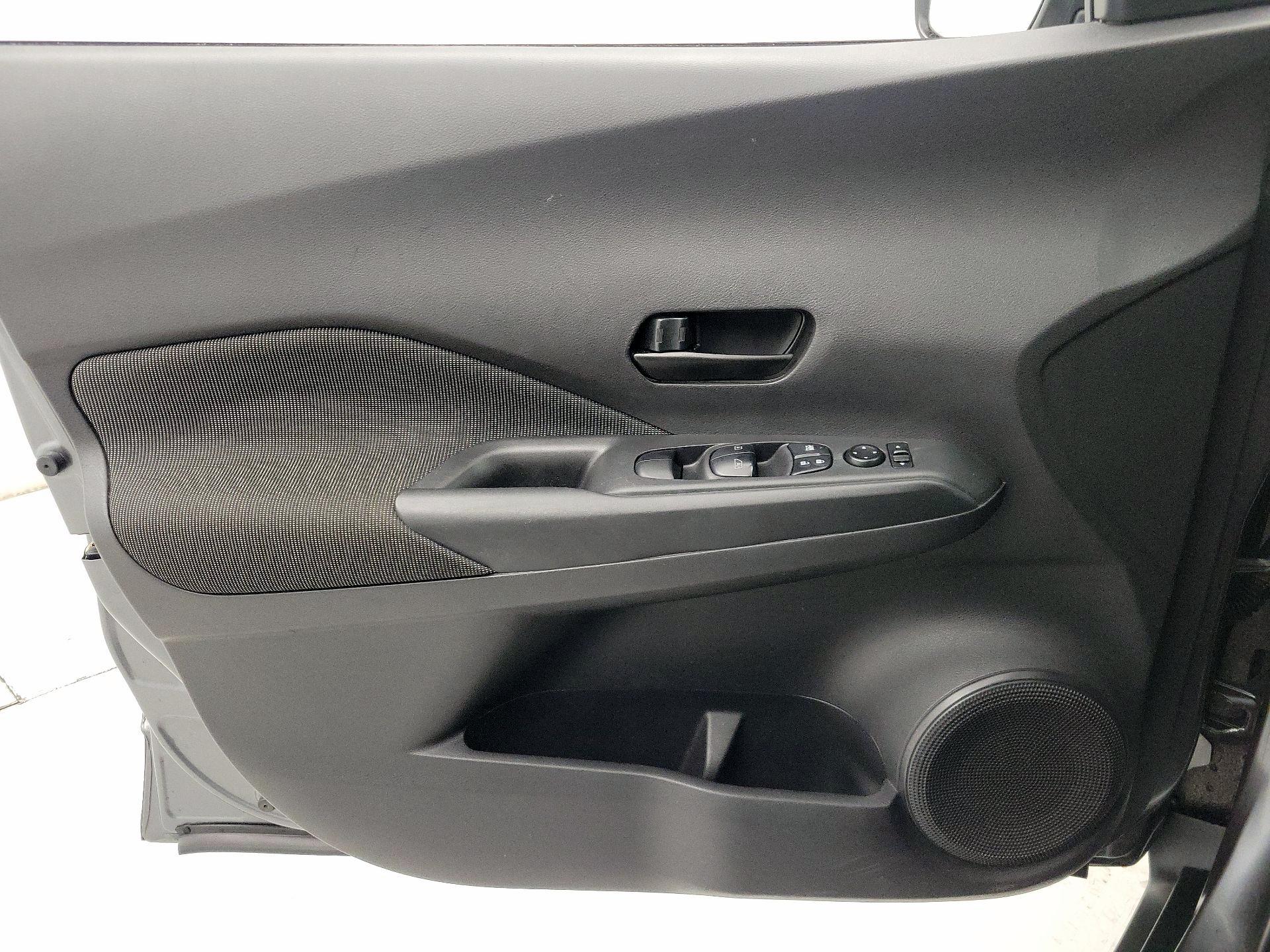 Thumbnail: 2020 Nissan Kicks - 12