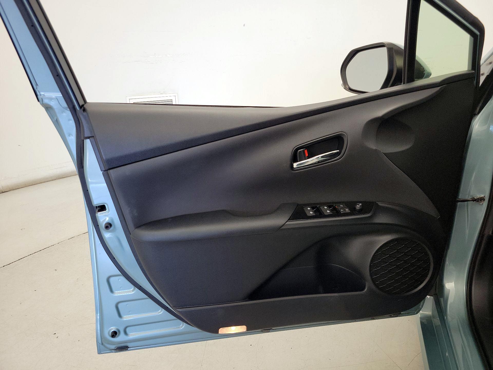 Thumbnail: 2016 Toyota Prius - 12