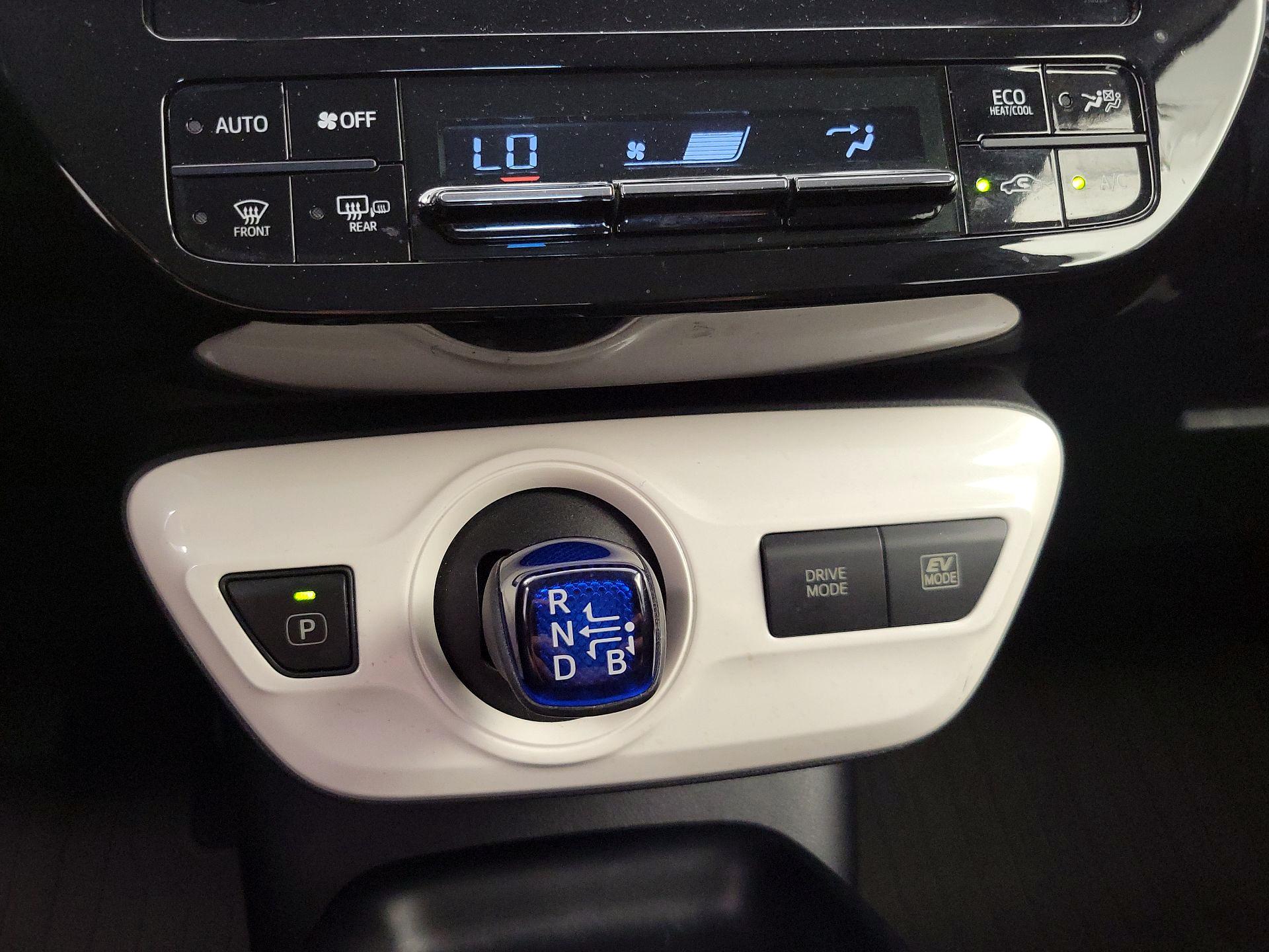 Thumbnail: 2016 Toyota Prius - 16