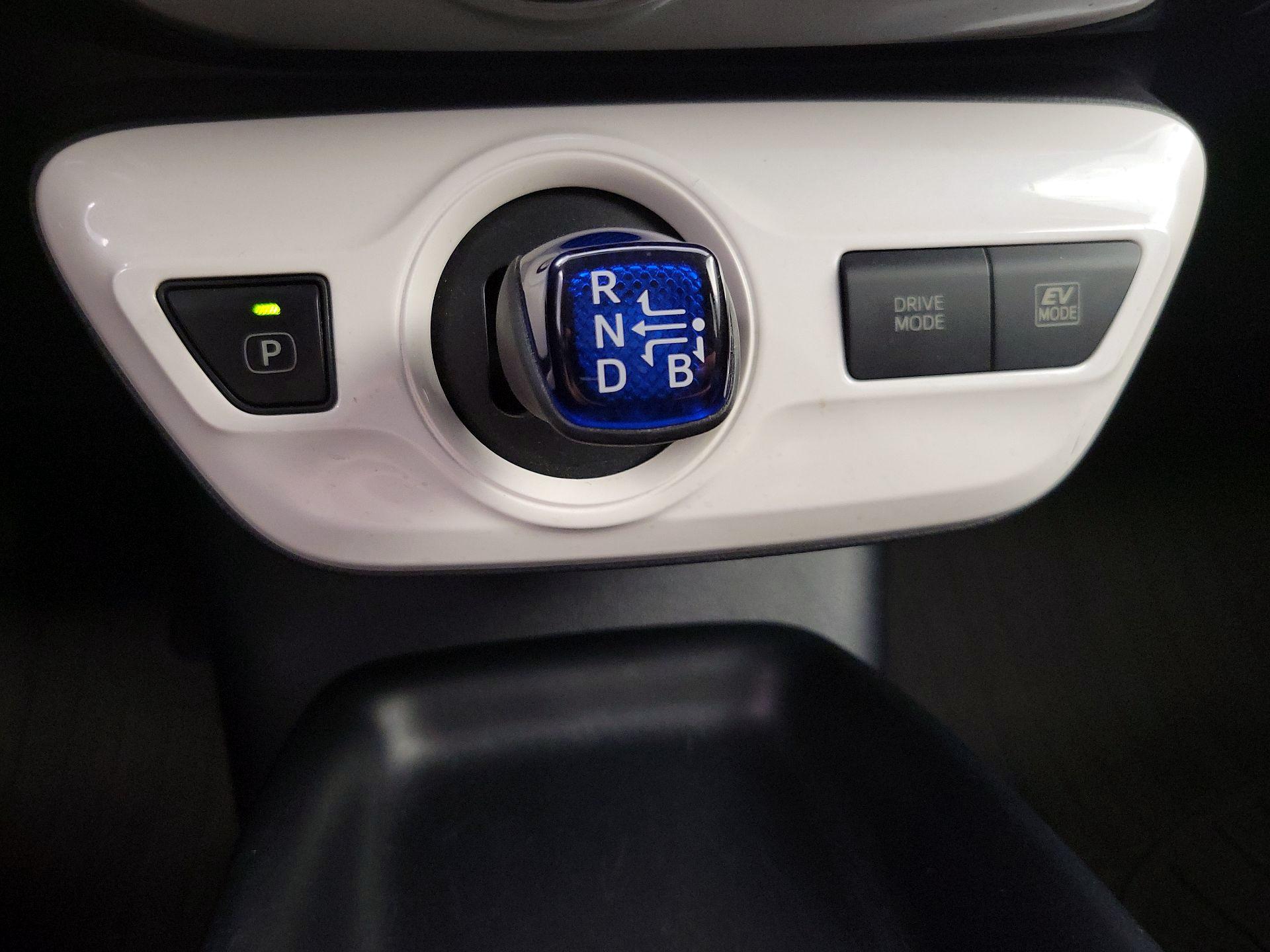 Thumbnail: 2016 Toyota Prius - 17