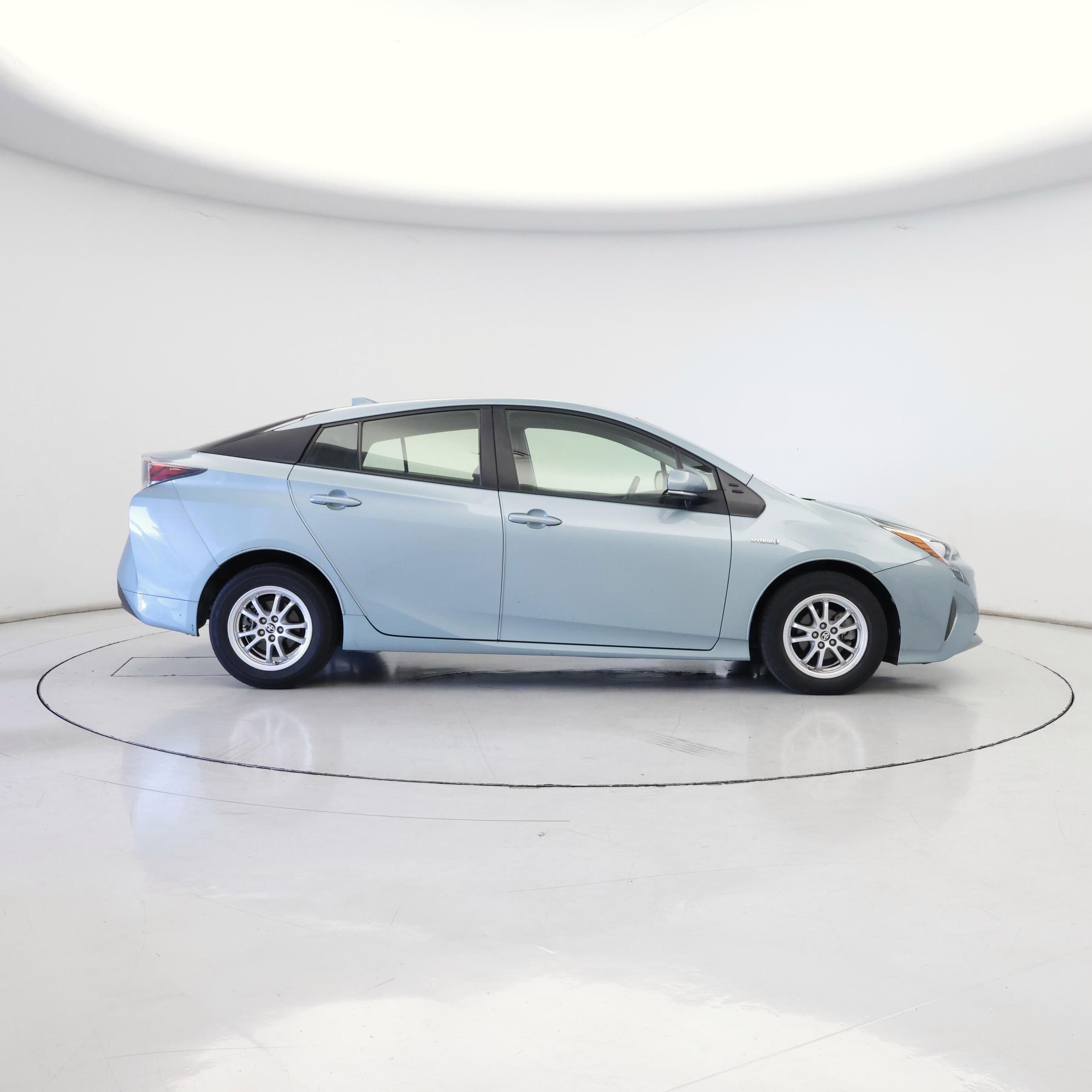 Thumbnail: 2016 Toyota Prius - 7