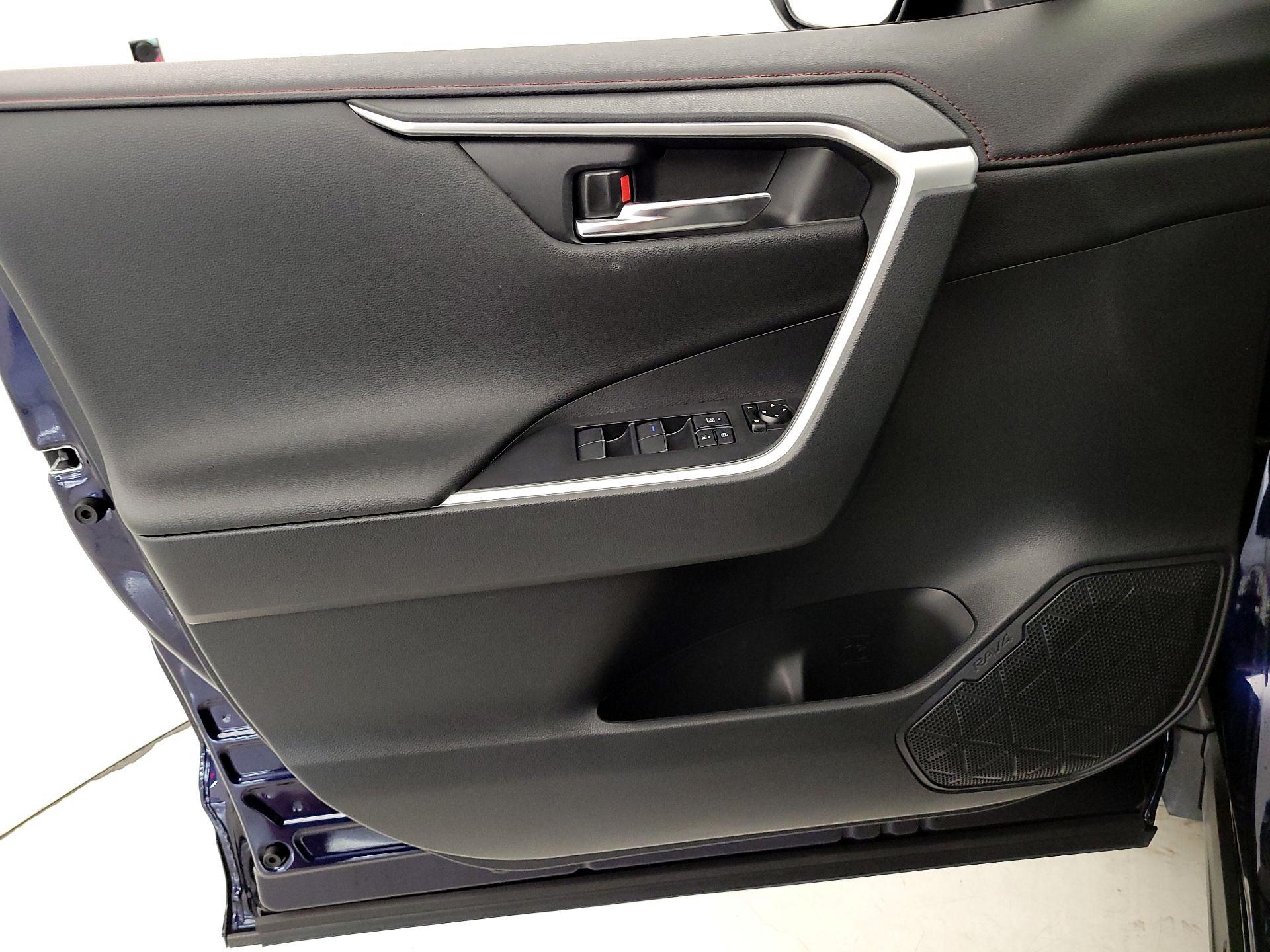 Thumbnail: 2021 Toyota RAV4 - 12