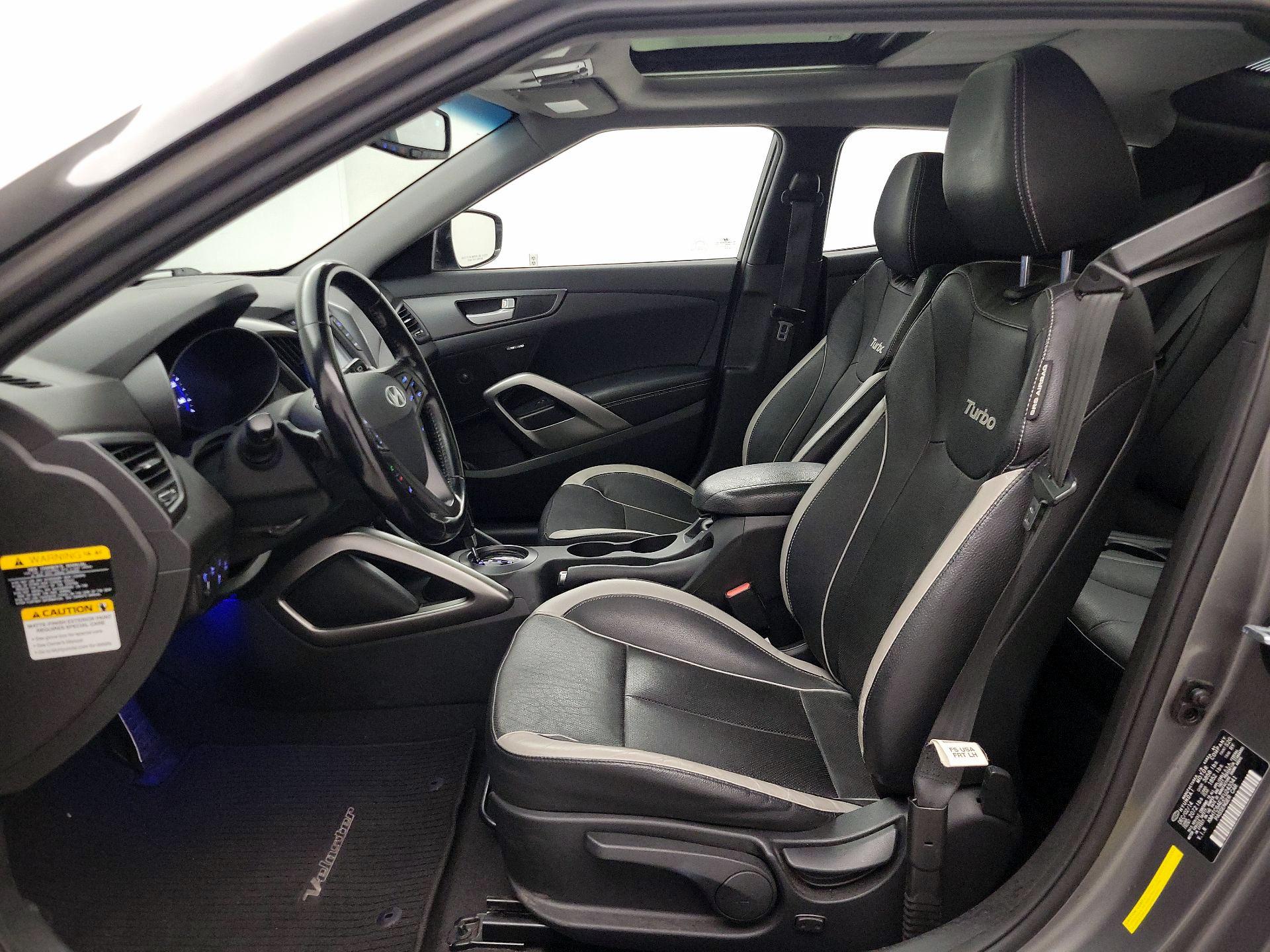 Thumbnail: 2015 Hyundai Veloster - 11