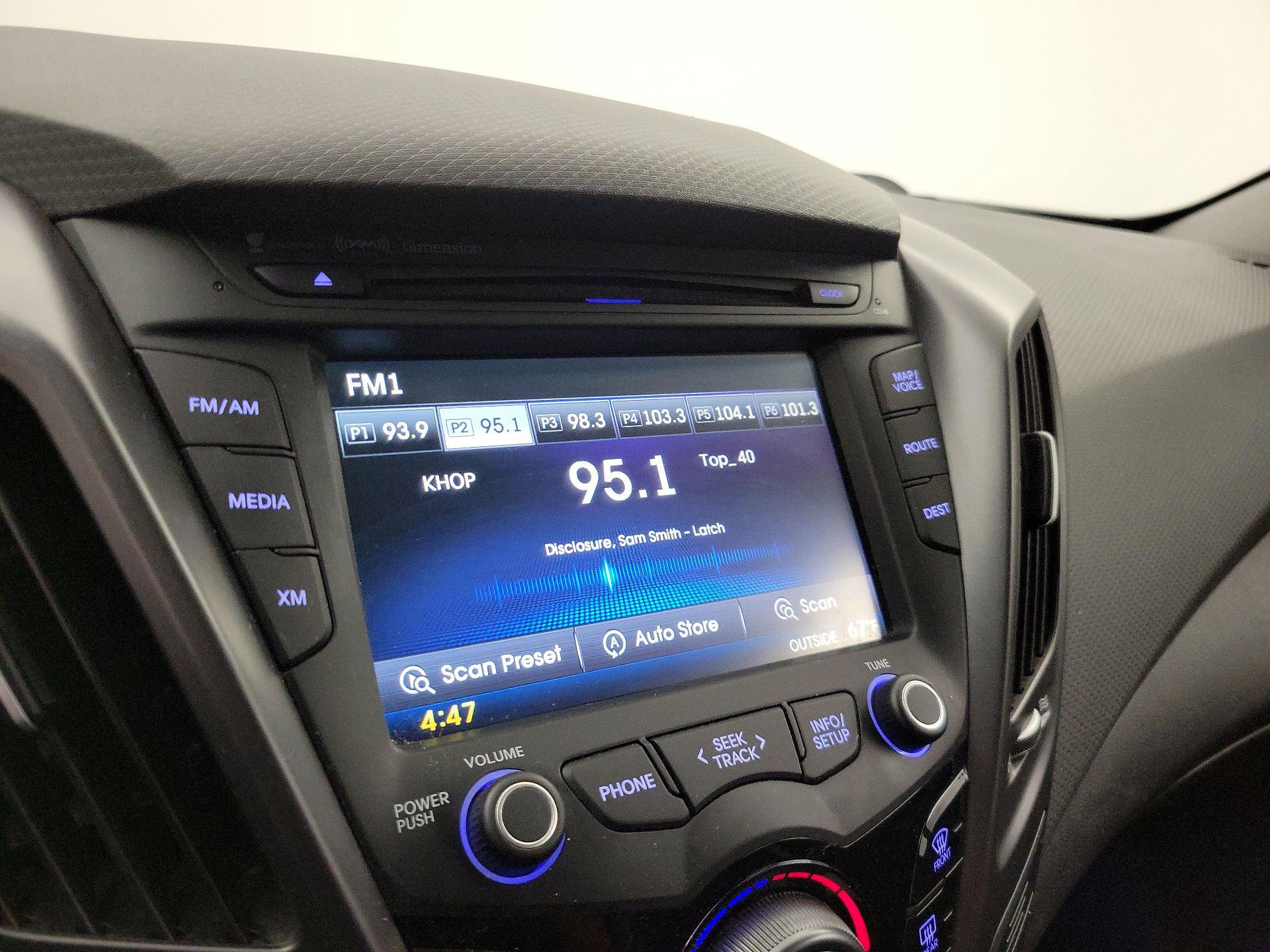 Thumbnail: 2015 Hyundai Veloster - 16
