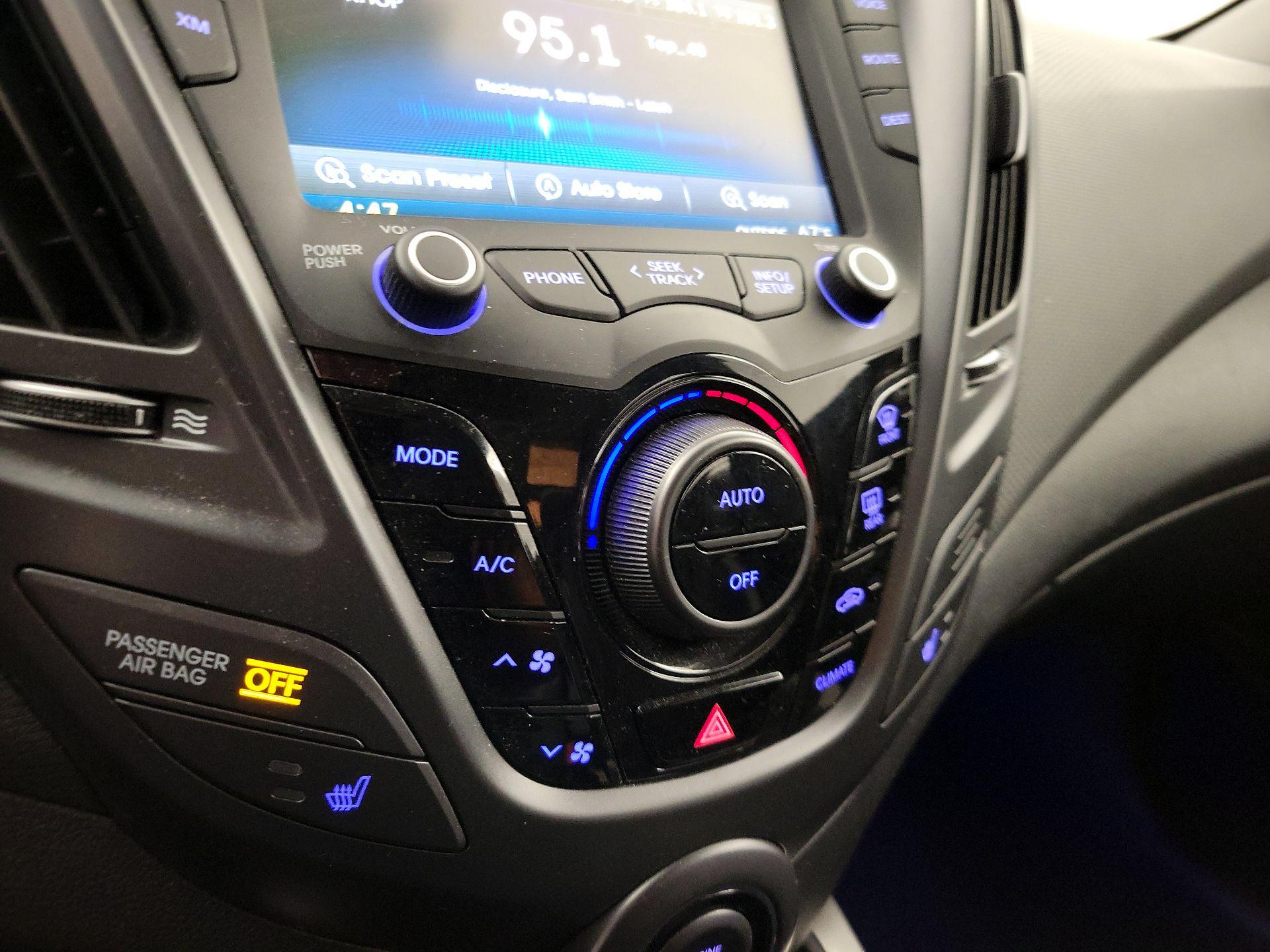 Thumbnail: 2015 Hyundai Veloster - 17