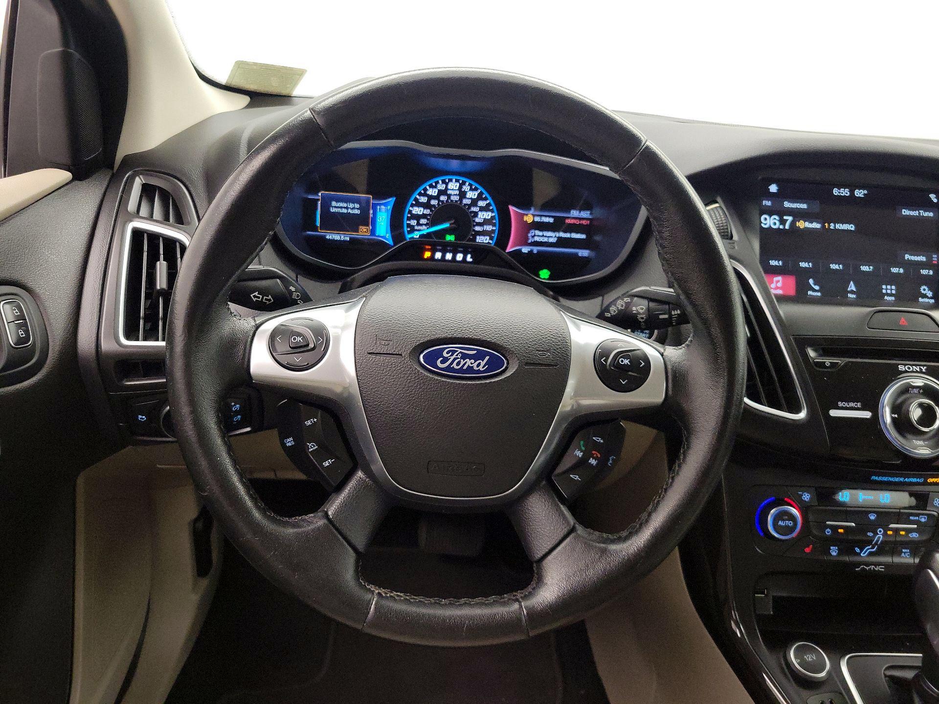 Thumbnail: 2016 Ford Focus - 10