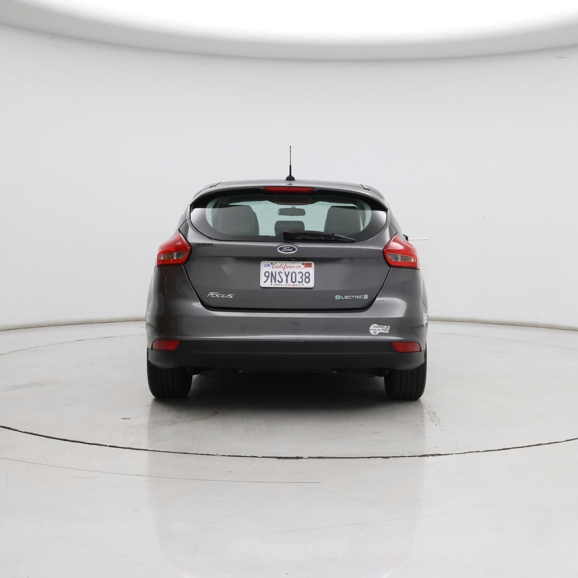 Thumbnail: 2016 Ford Focus - 6