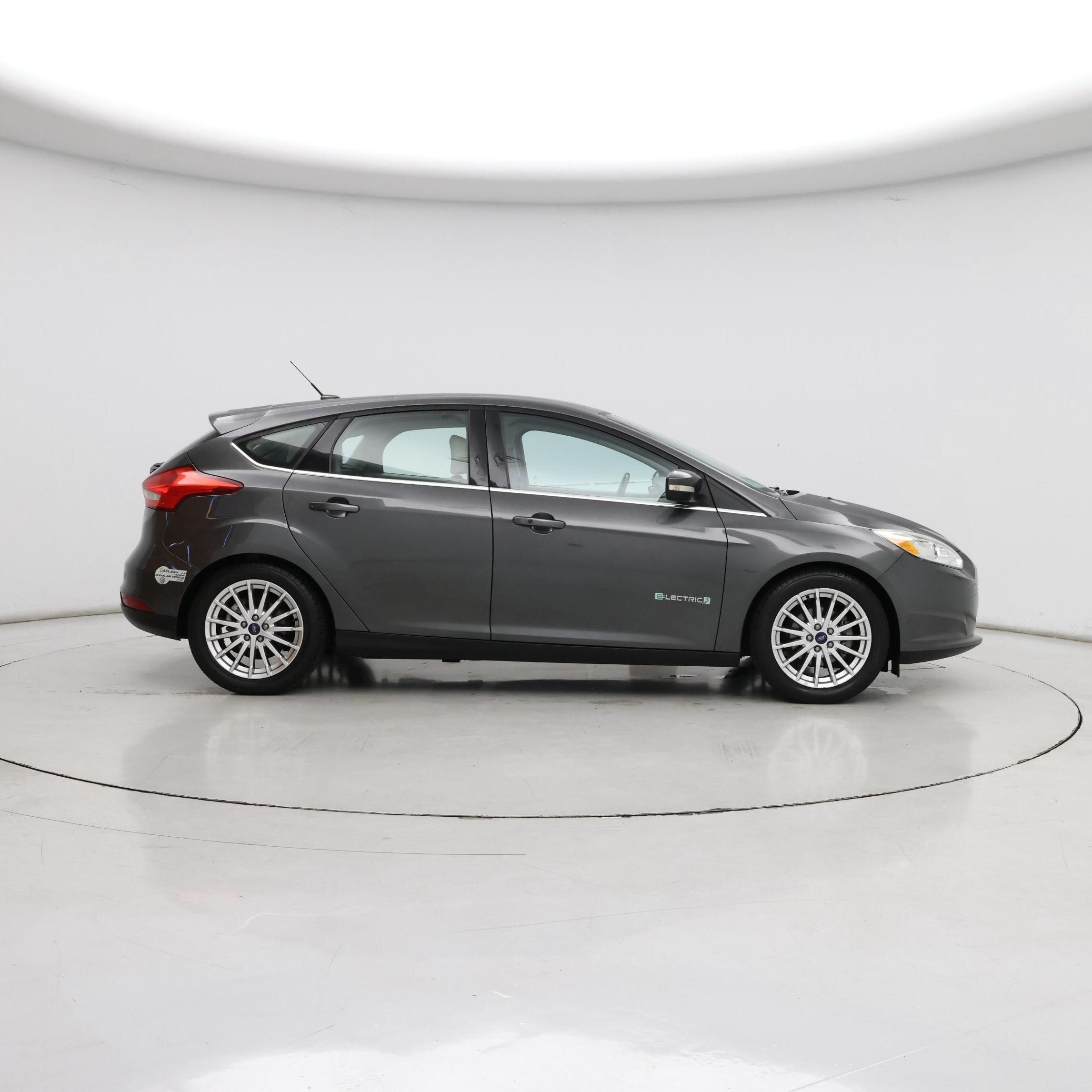 Thumbnail: 2016 Ford Focus - 7