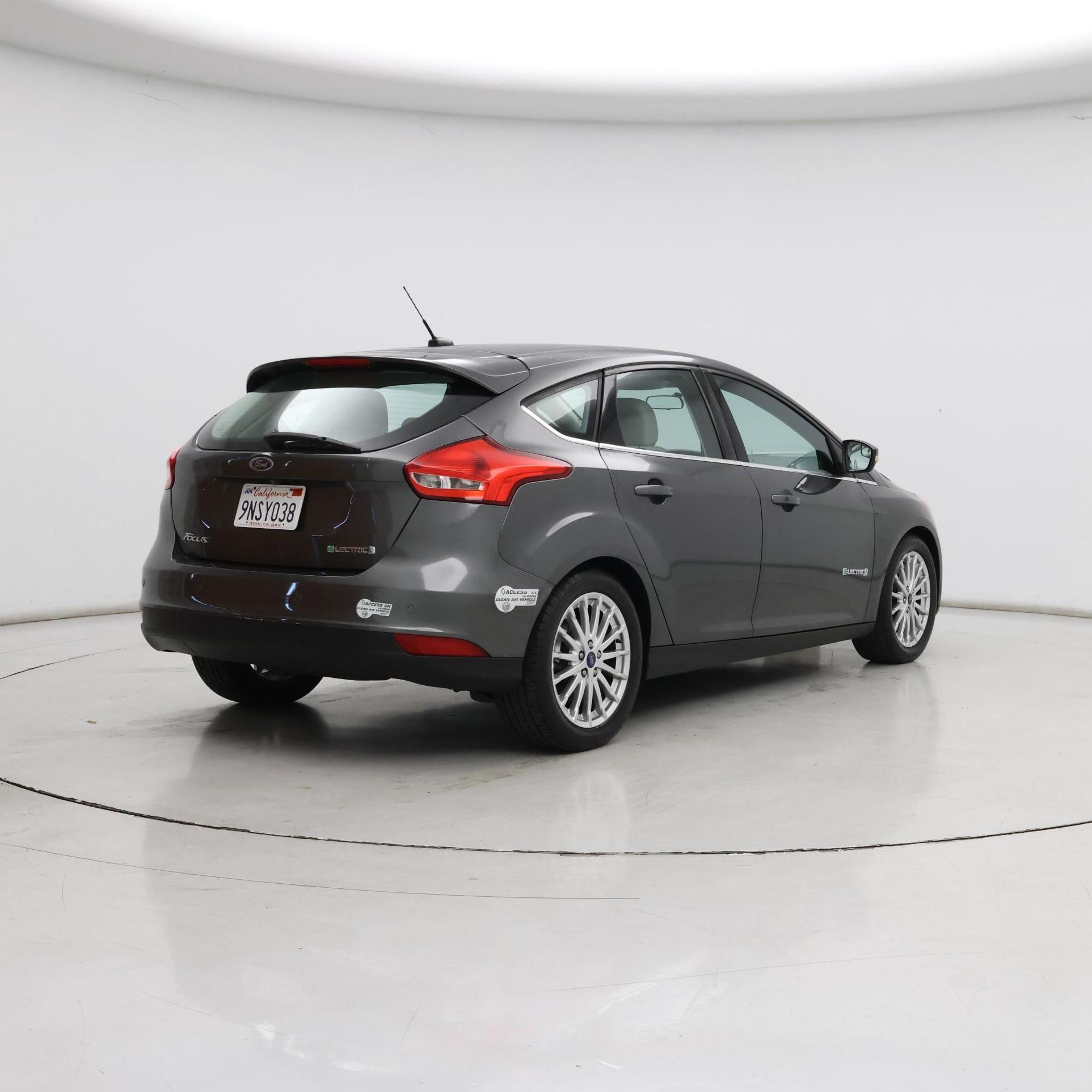 Thumbnail: 2016 Ford Focus - 8