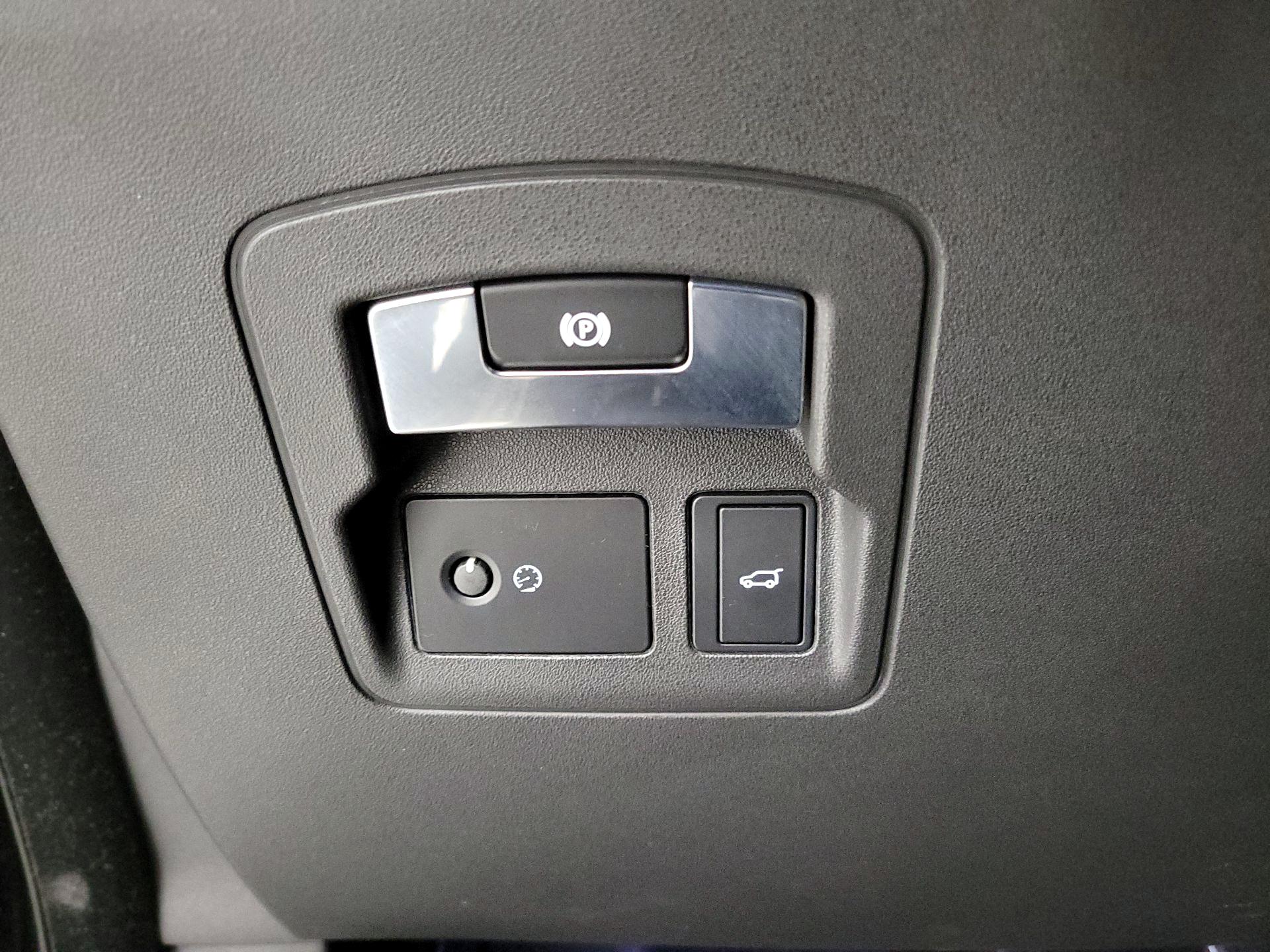 Thumbnail: 2020 Land Rover Range Rover Velar - 13