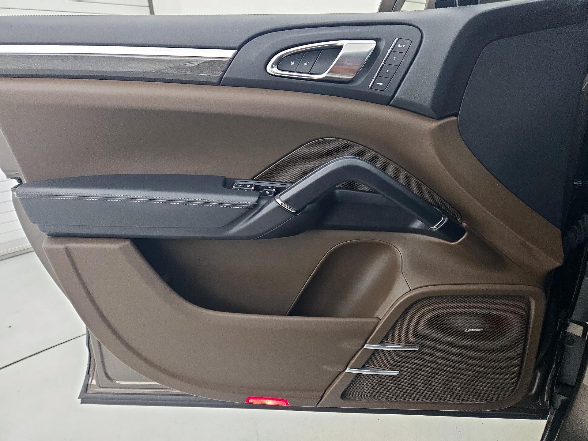 Thumbnail: 2016 Porsche Cayenne - 12