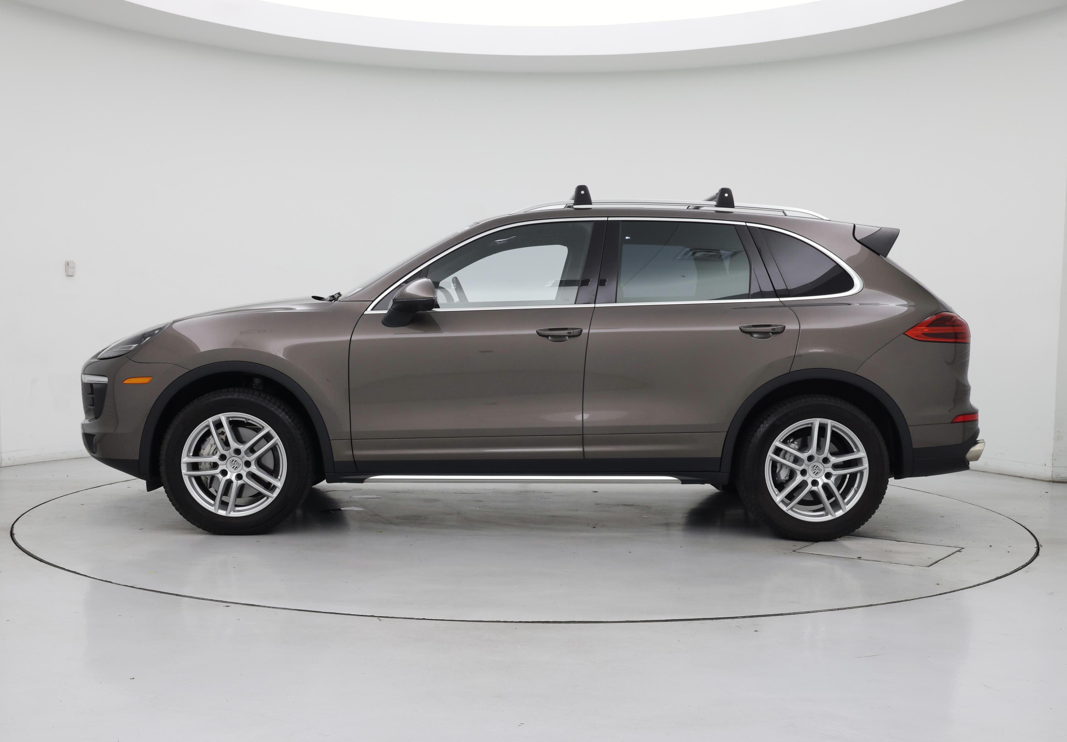 Thumbnail: 2016 Porsche Cayenne - 3
