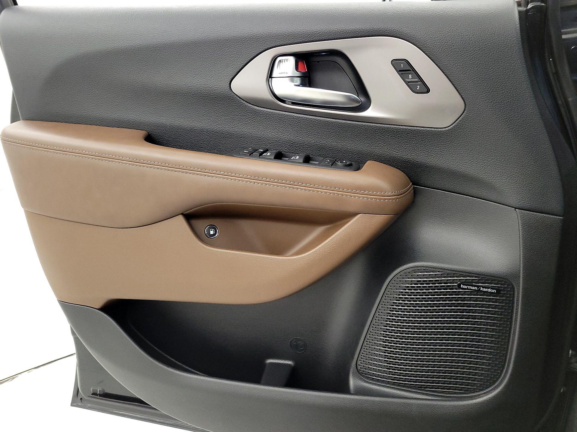 Thumbnail: 2020 Chrysler Pacifica - 12