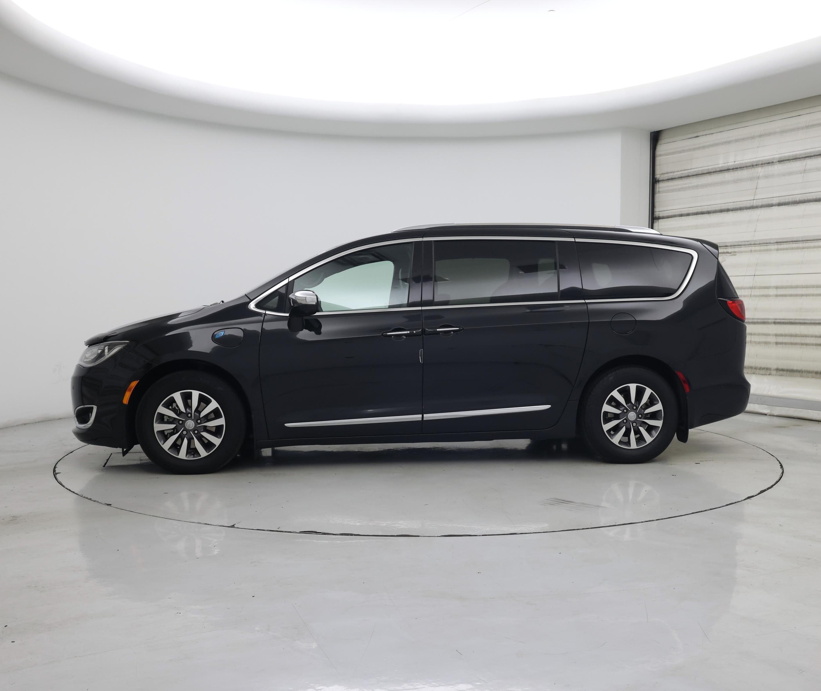 Thumbnail: 2020 Chrysler Pacifica - 3