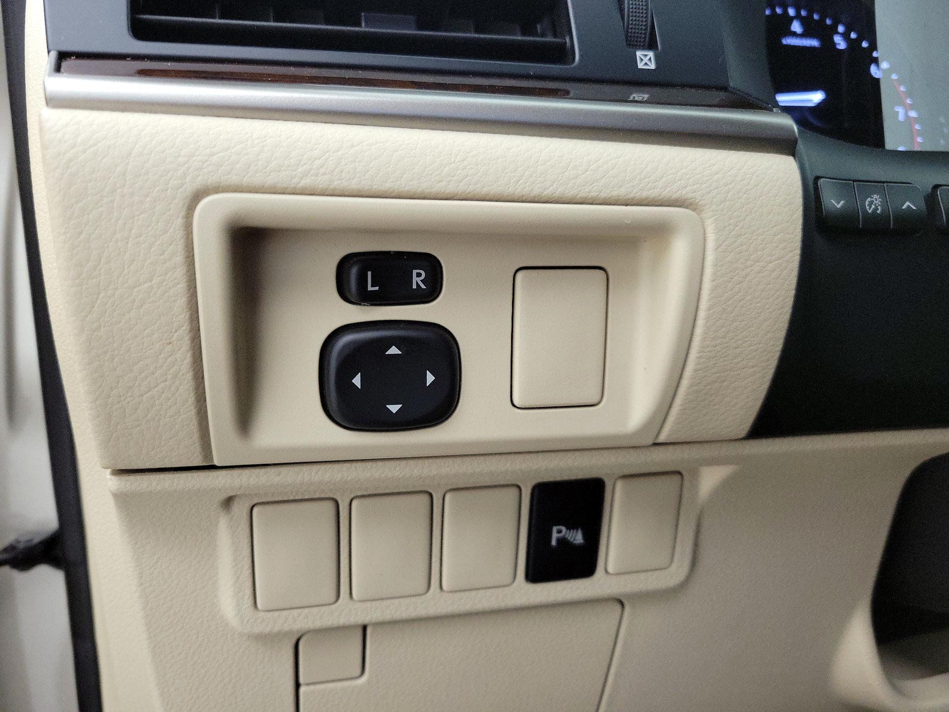 Thumbnail: 2014 Lexus ES - 13