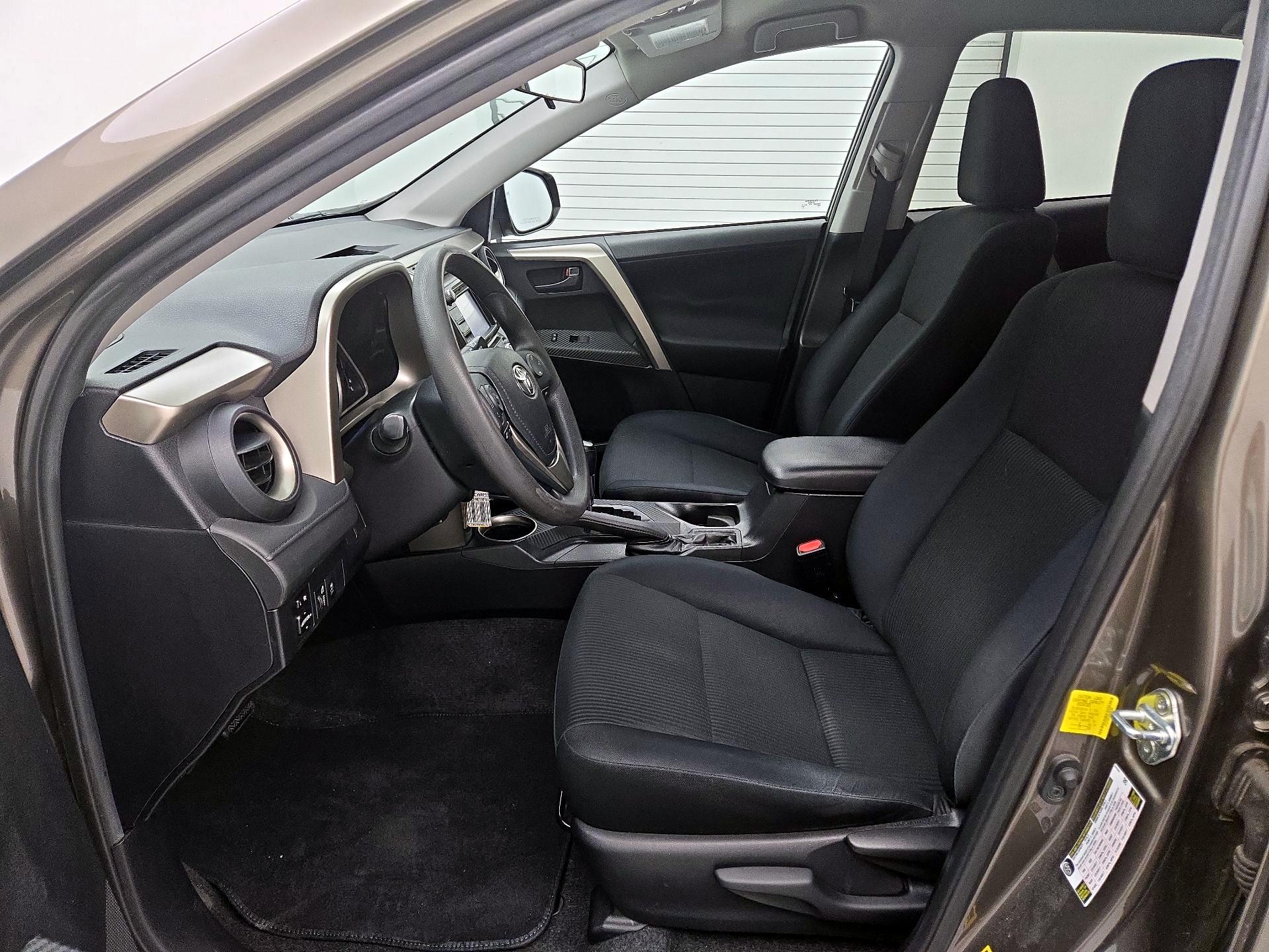 Thumbnail: 2015 Toyota RAV4 - 11