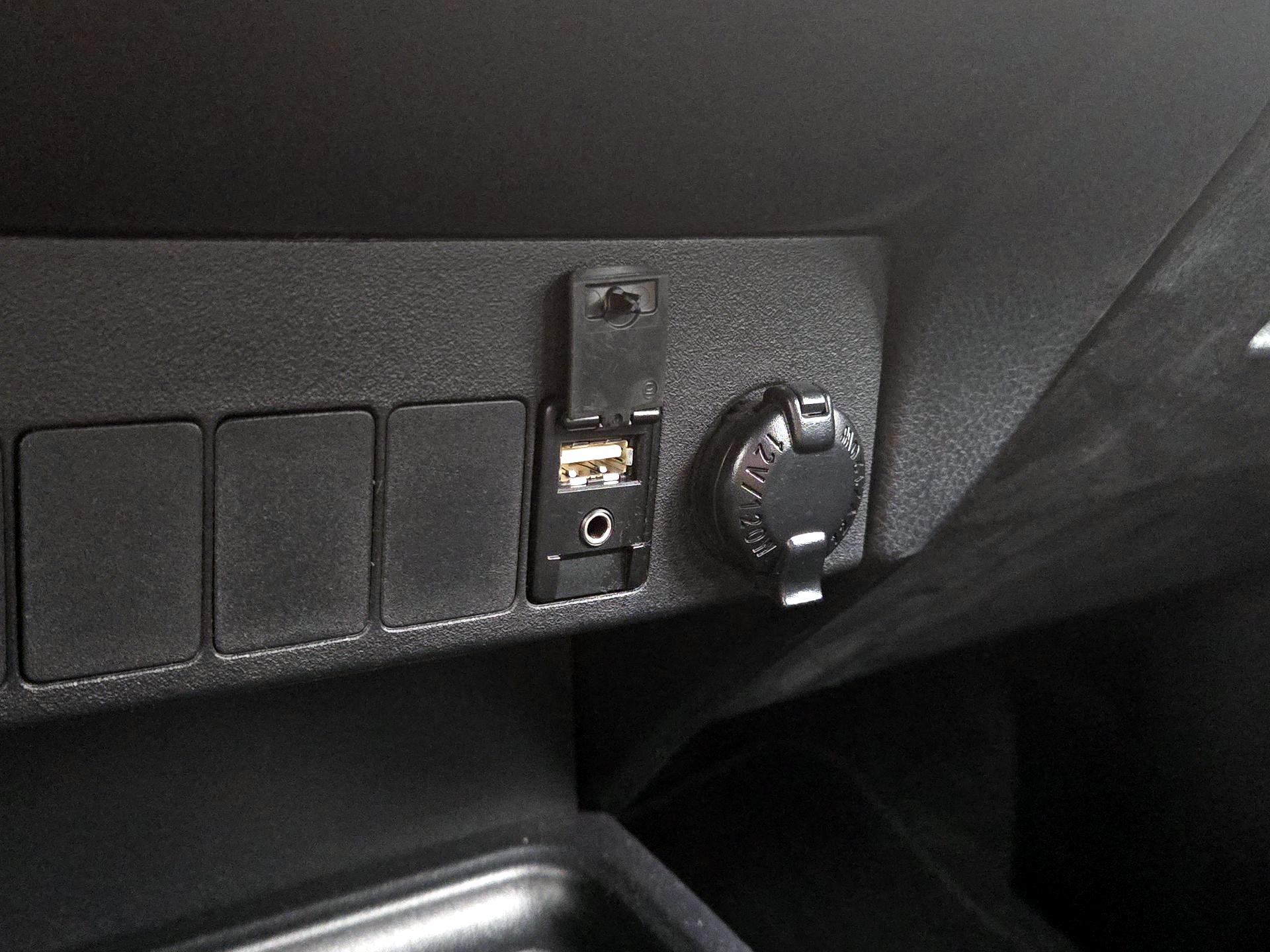 Thumbnail: 2015 Toyota RAV4 - 18