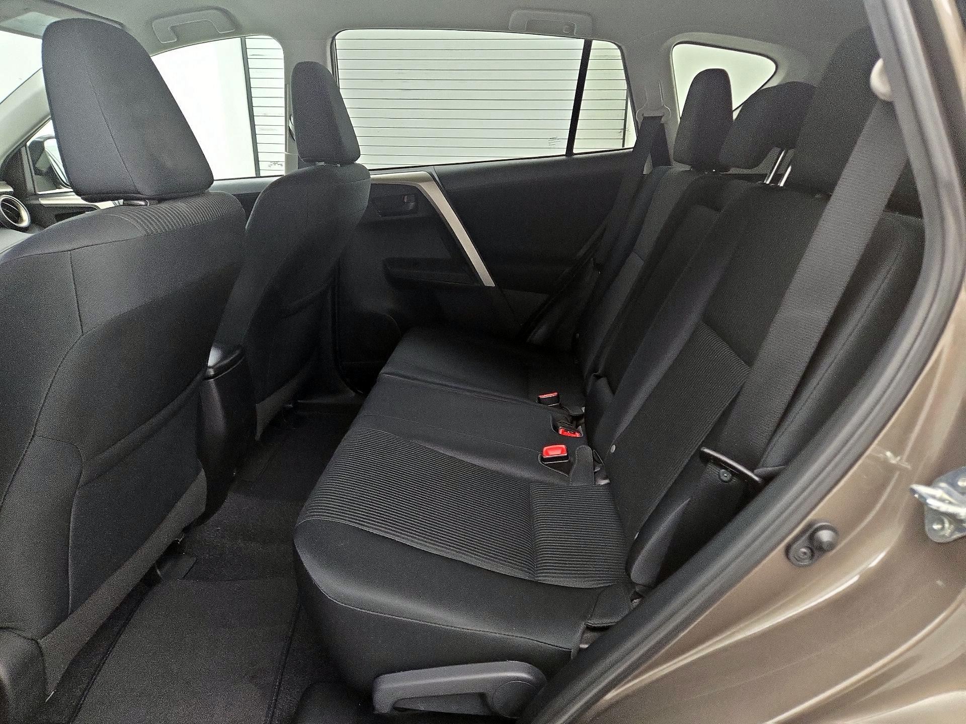 Thumbnail: 2015 Toyota RAV4 - 19