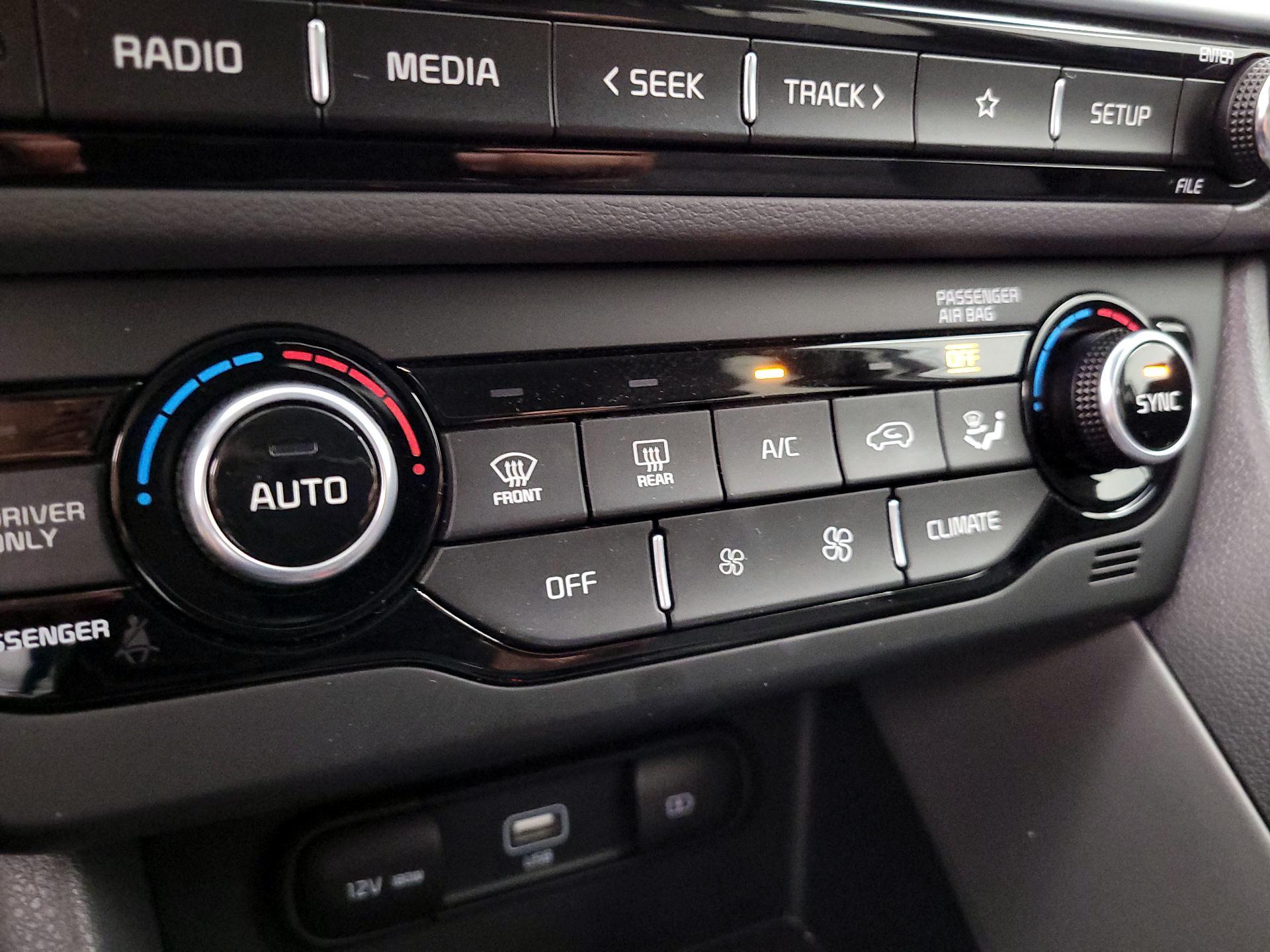 Thumbnail: 2021 Kia Niro - 16