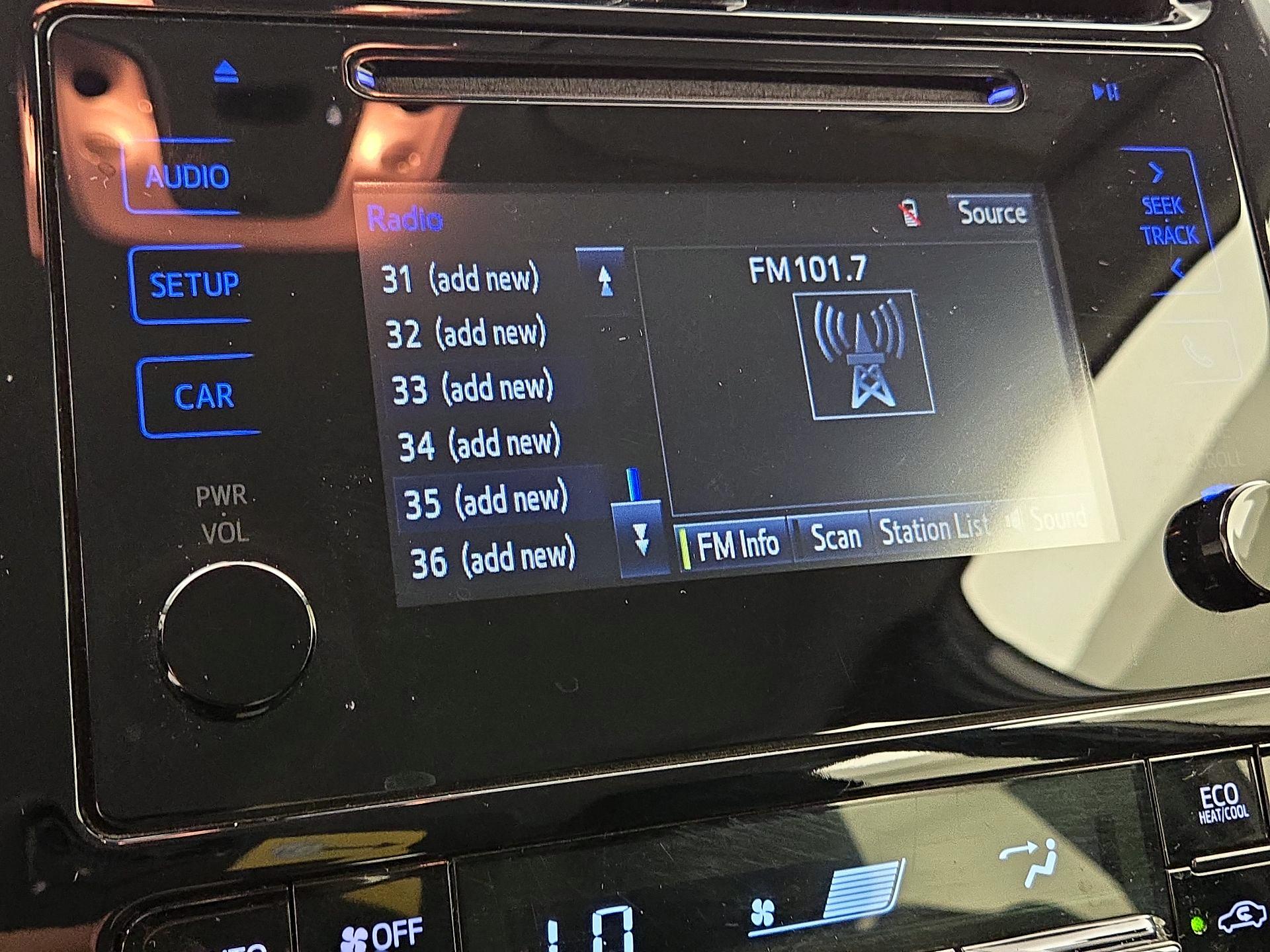 Thumbnail: 2018 Toyota Prius - 15