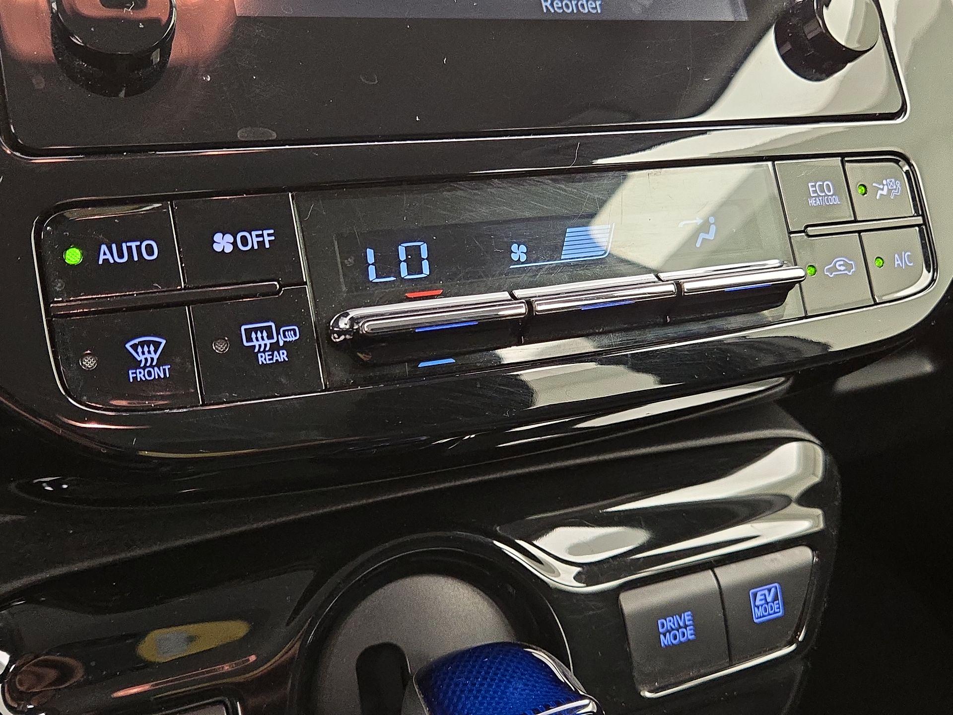 Thumbnail: 2018 Toyota Prius - 16