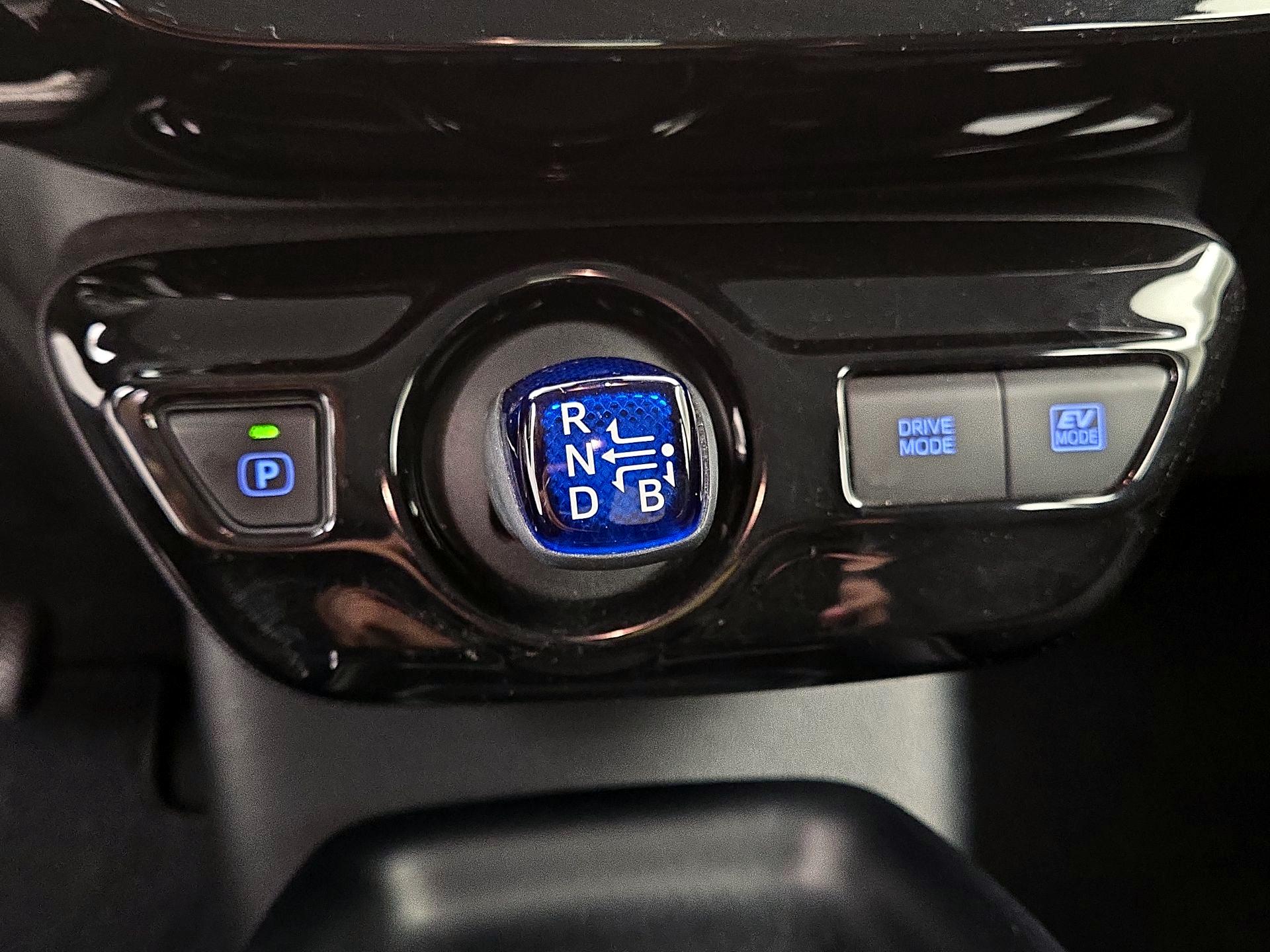 Thumbnail: 2018 Toyota Prius - 17