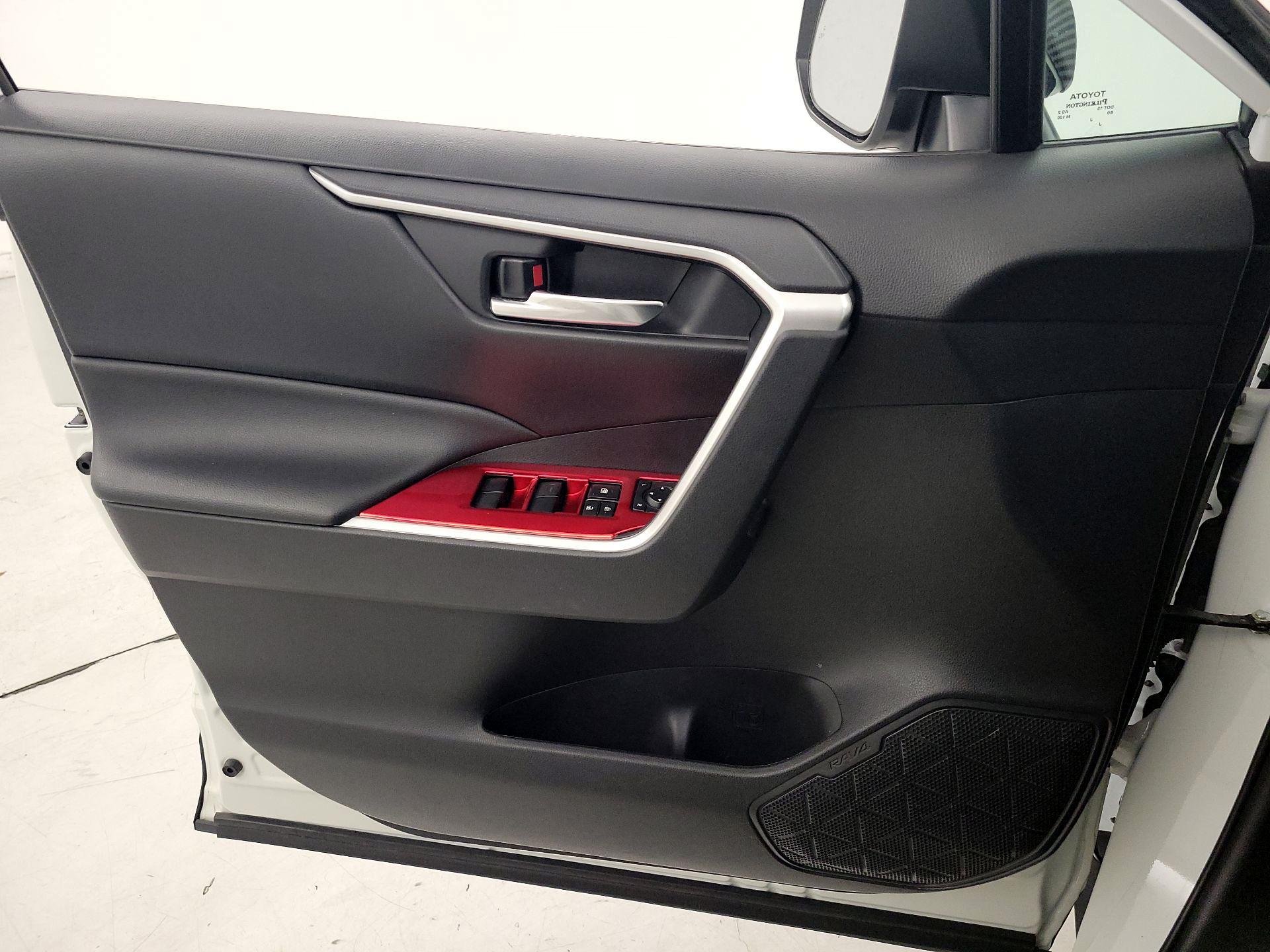 Thumbnail: 2021 Toyota RAV4 - 12