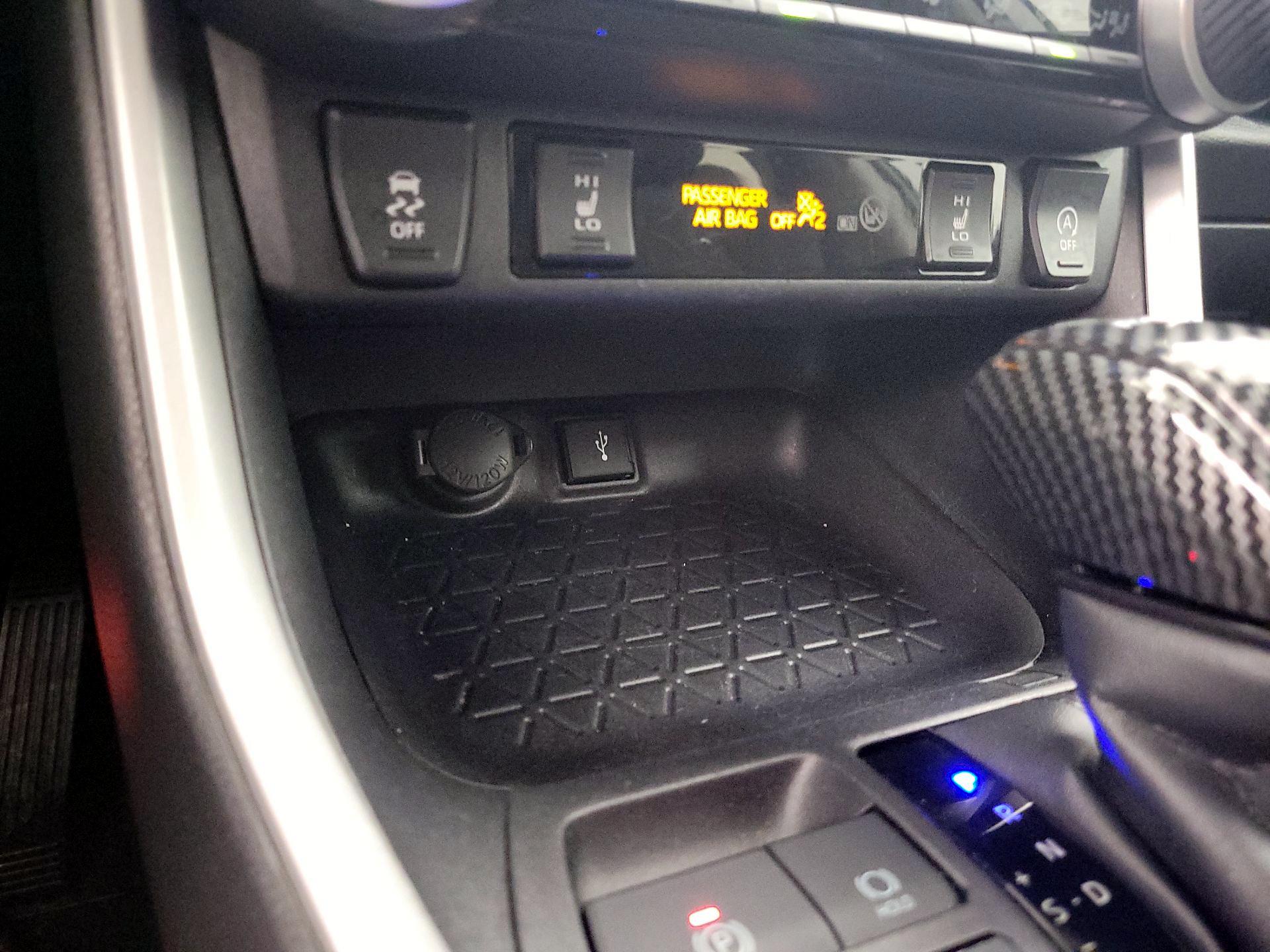 Thumbnail: 2021 Toyota RAV4 - 18
