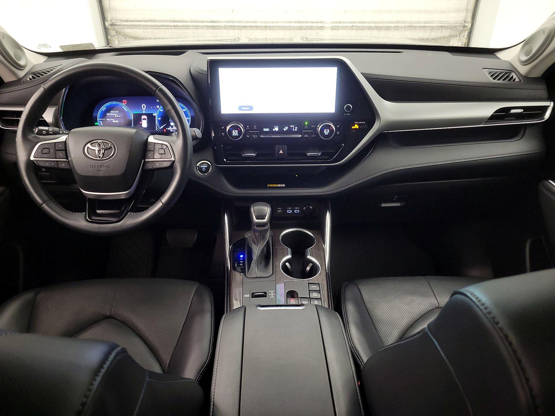 Thumbnail: 2023 Toyota Highlander - 9