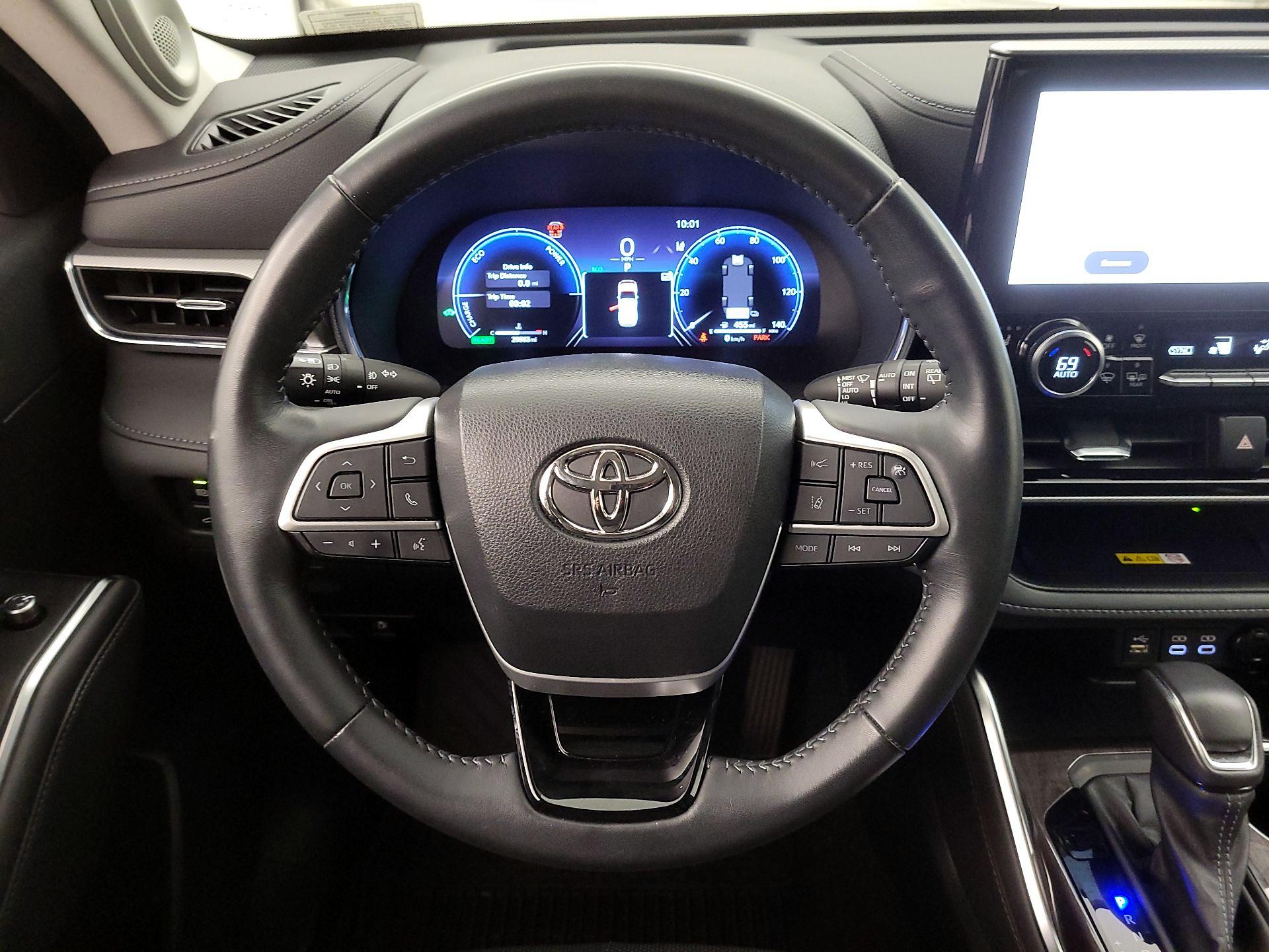 Thumbnail: 2023 Toyota Highlander - 10