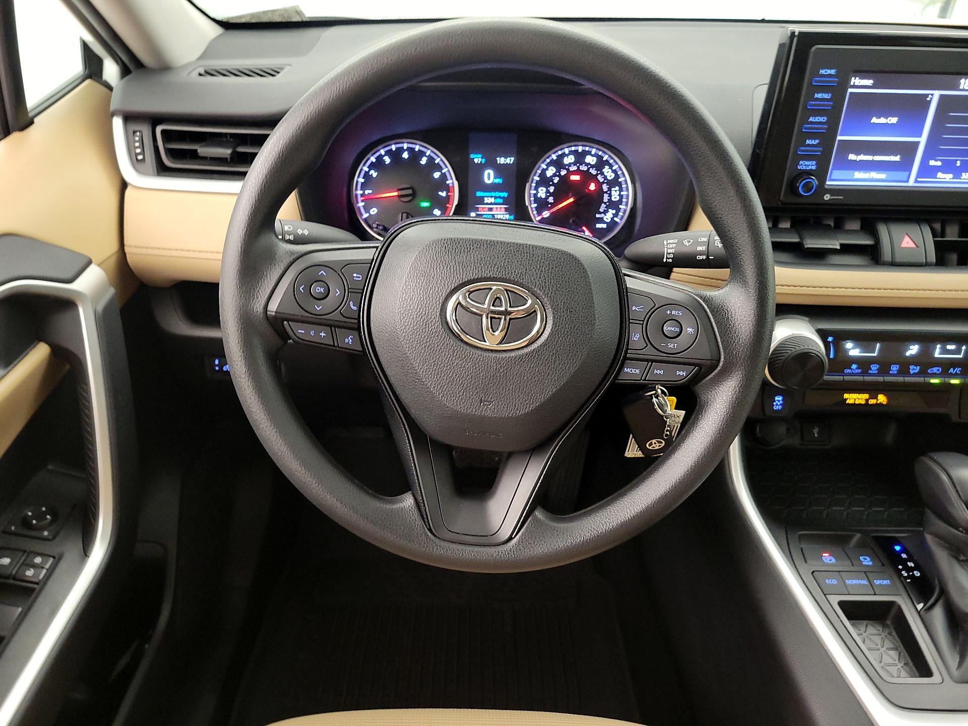 Thumbnail: 2021 Toyota RAV4 - 10