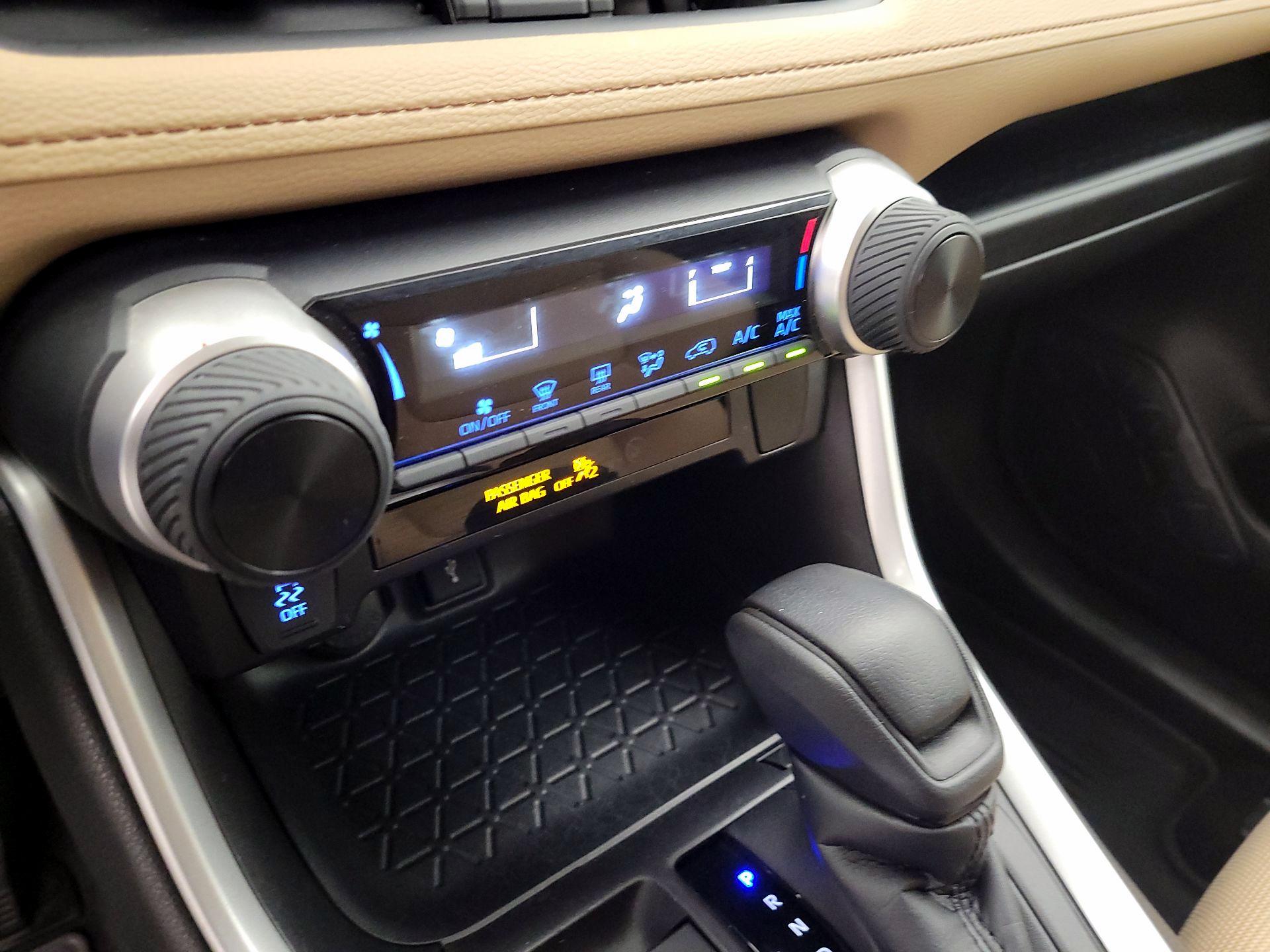 Thumbnail: 2021 Toyota RAV4 - 16