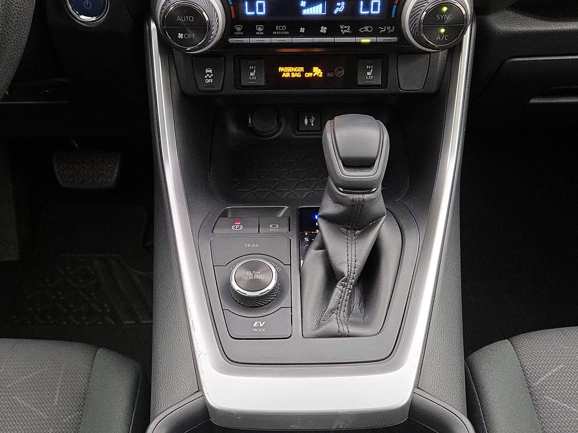 Thumbnail: 2019 Toyota RAV4 - 17