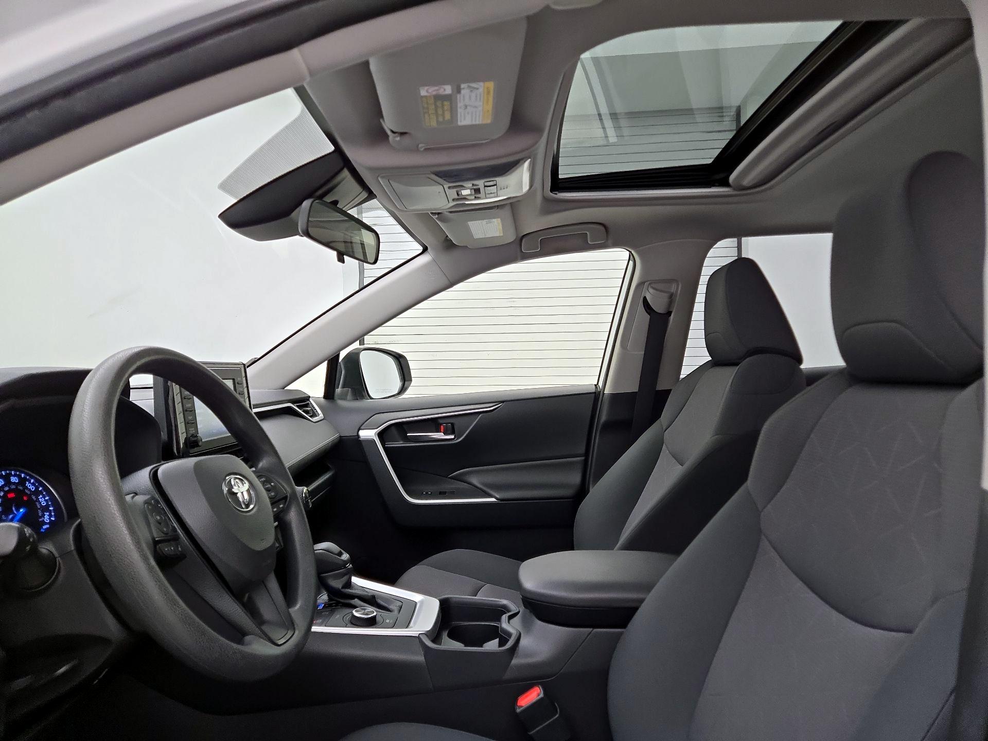 Thumbnail: 2019 Toyota RAV4 - 19
