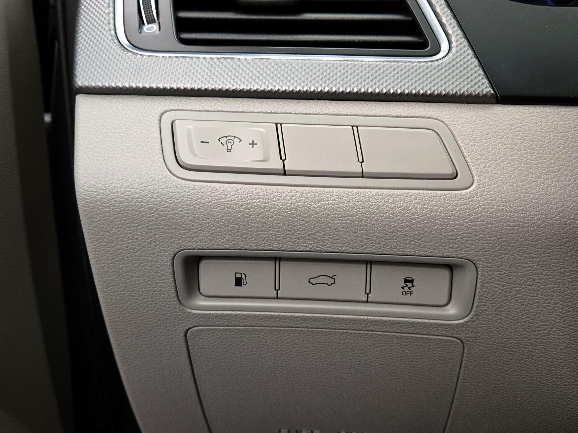 Thumbnail: 2015 Hyundai Sonata - 13