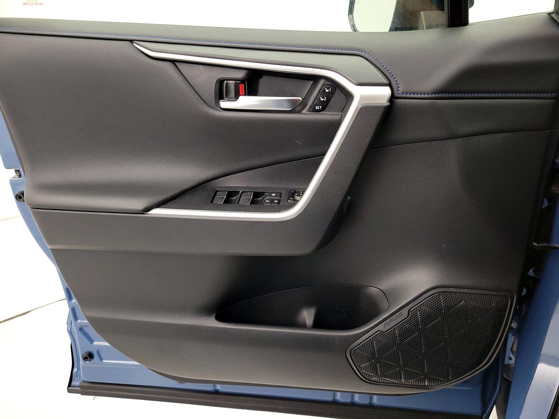 Thumbnail: 2022 Toyota RAV4 - 12