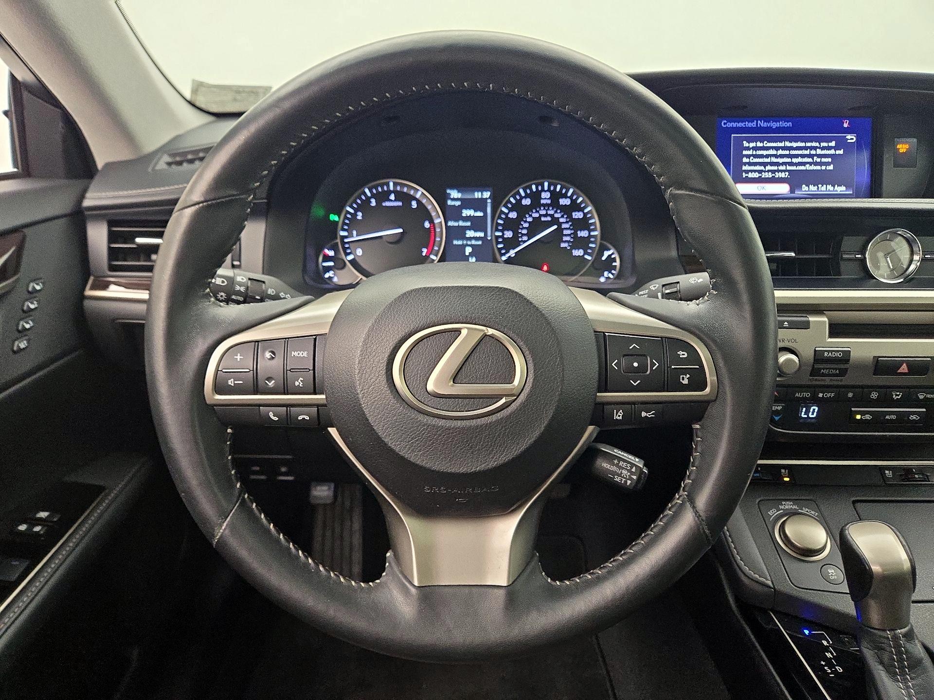 Thumbnail: 2018 Lexus ES - 10